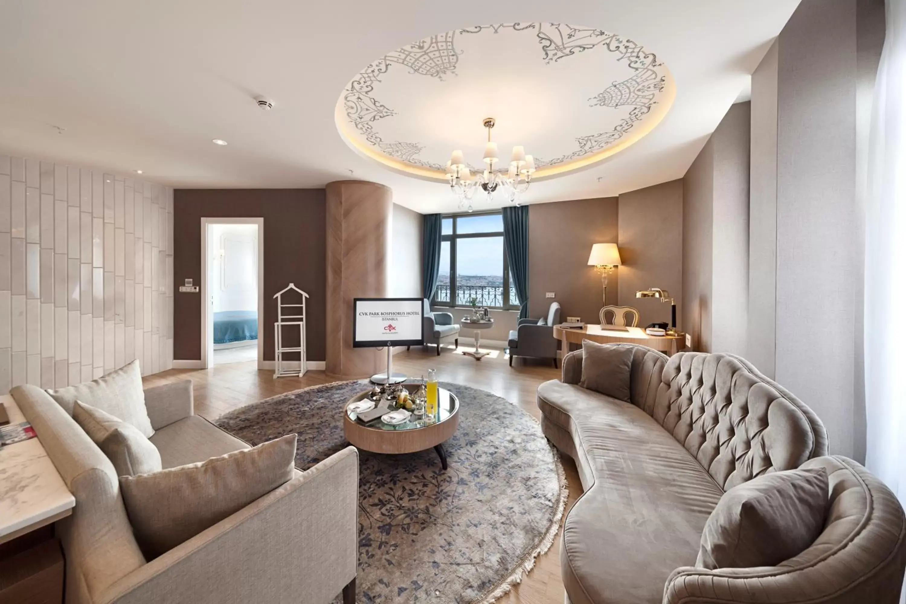Living room, Lounge/Bar in CVK Park Bosphorus Hotel Istanbul