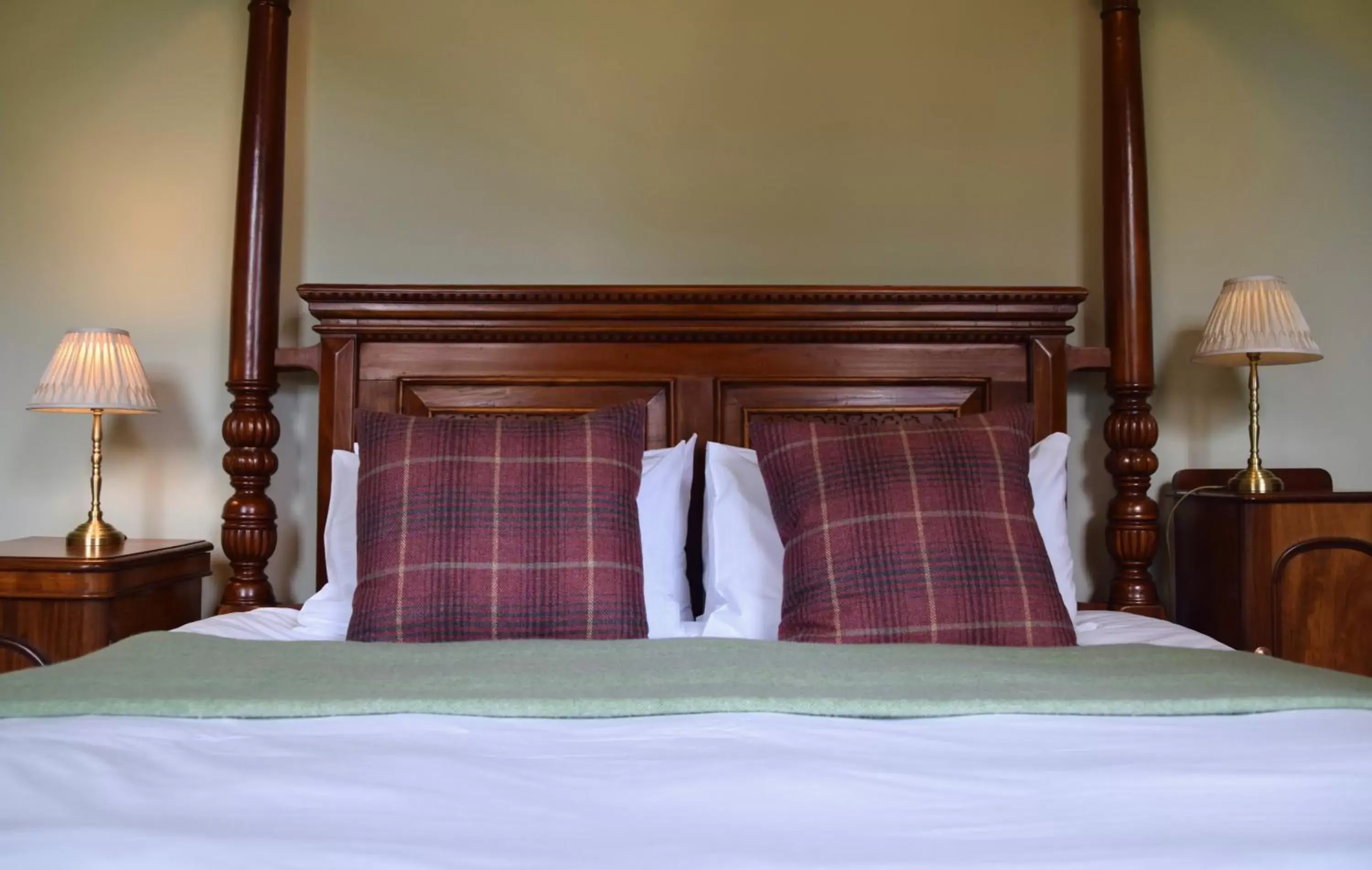 Bed in Saplinbrae Hotel and Lodges