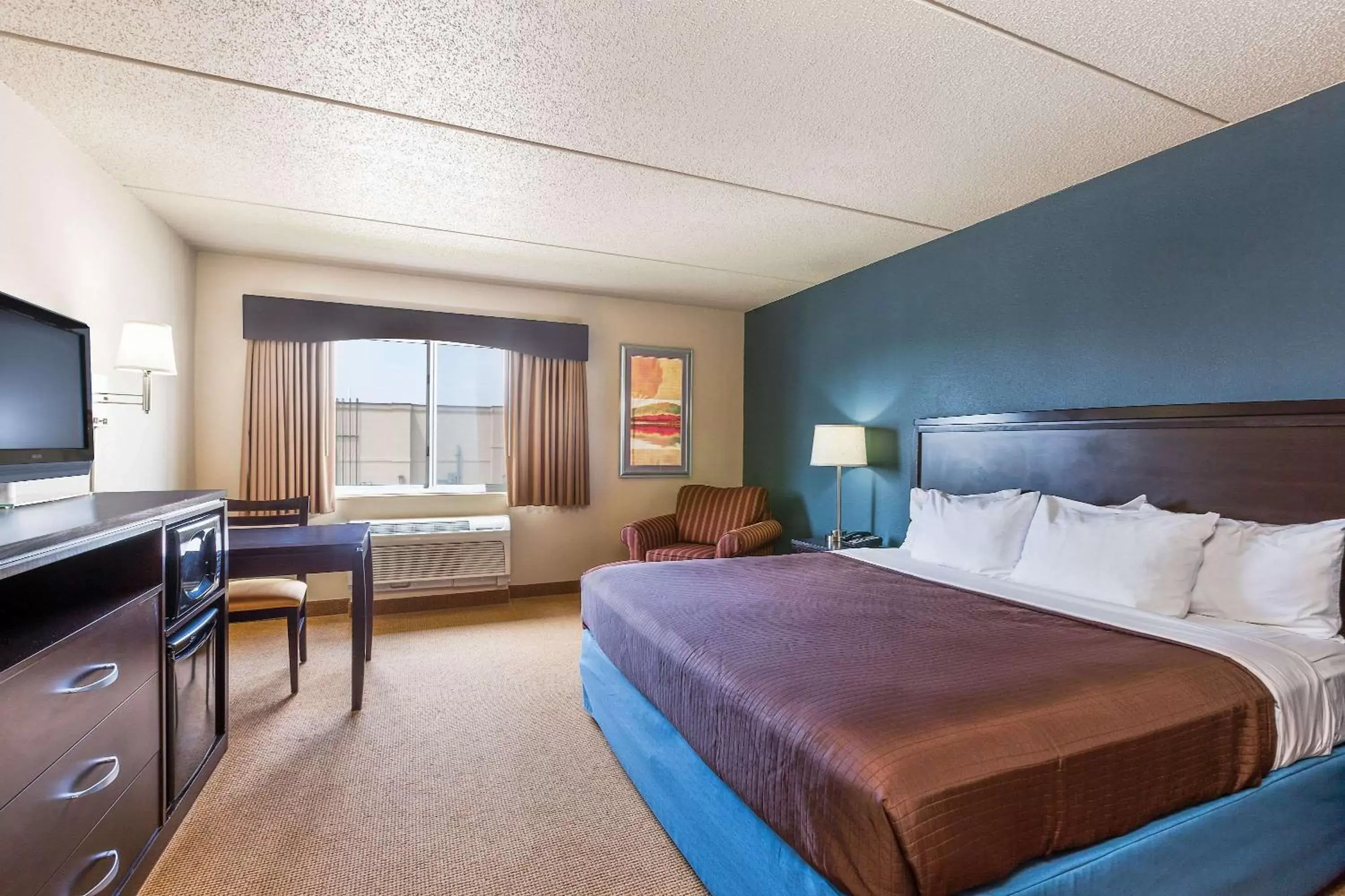 Photo of the whole room, Bed in AmericInn by Wyndham Monmouth