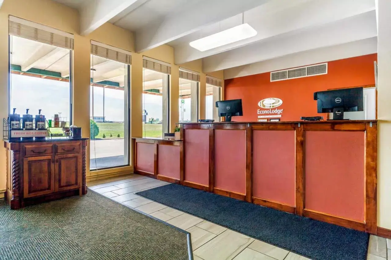 Lobby/Reception in Econo Lodge Inn & Suites Brookings
