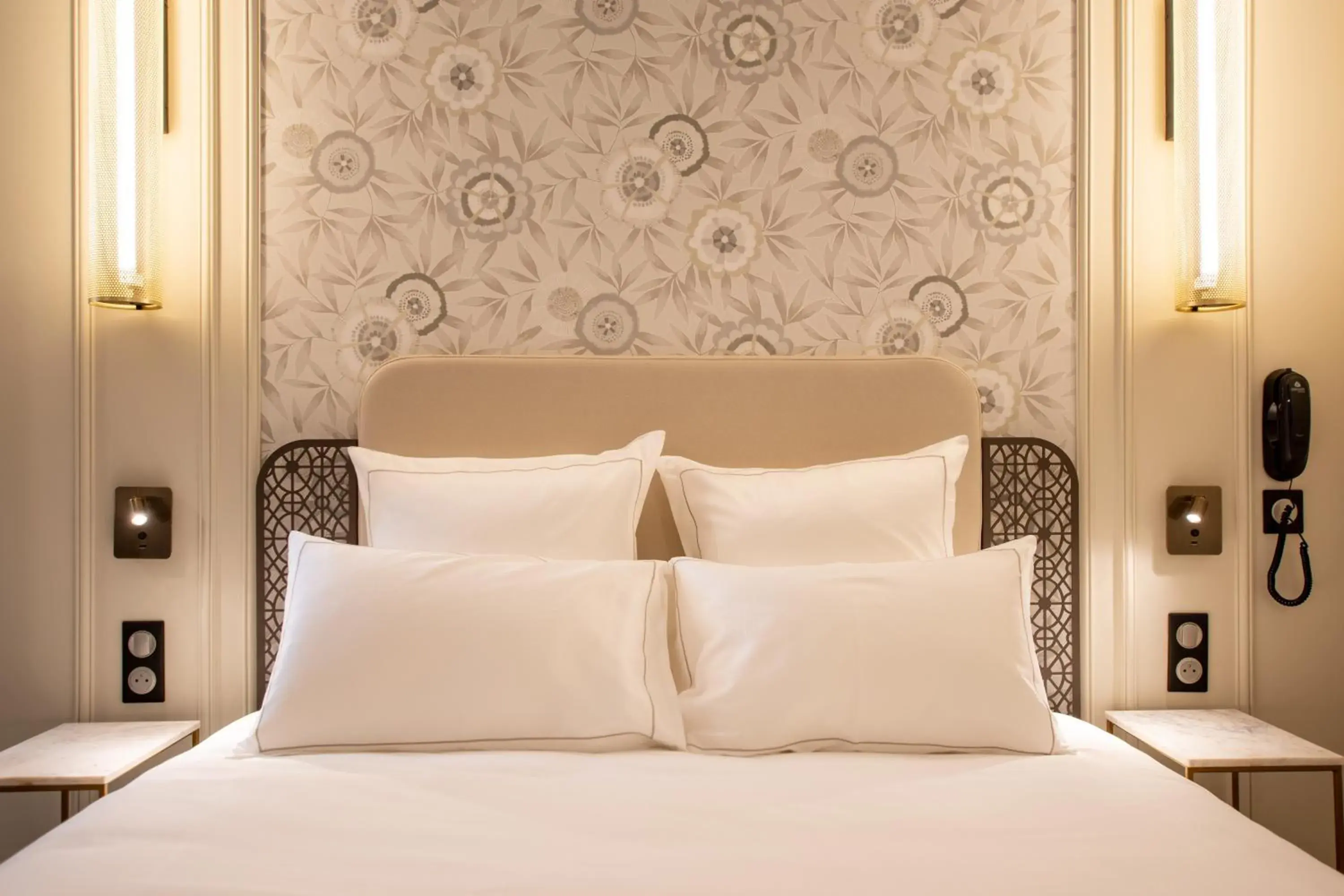 Bed in ELSA, Hôtel Paris