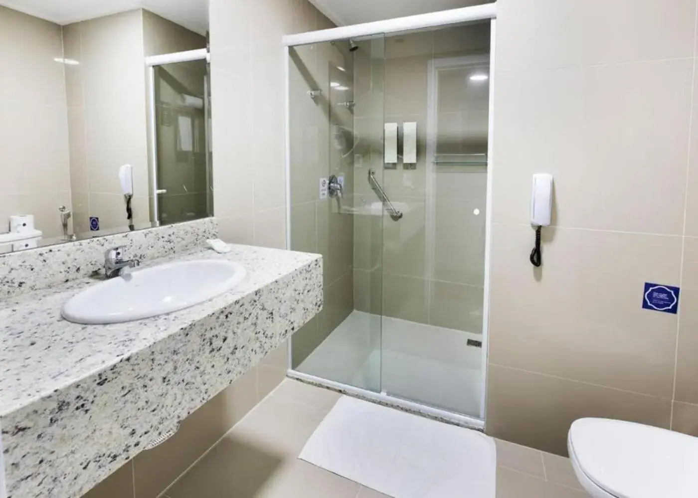 Shower, Bathroom in Sibara Flat Hotel & Convencoes