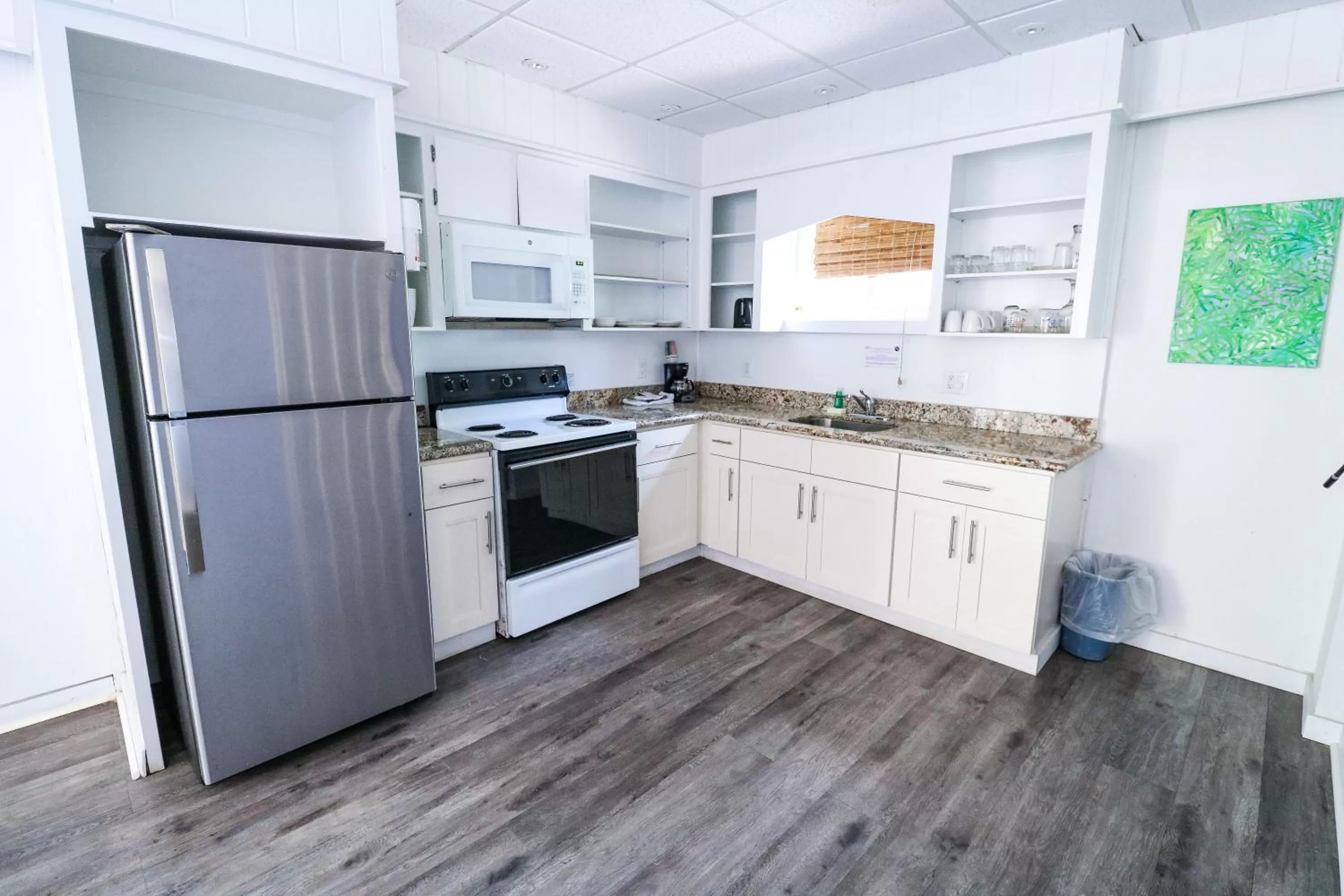 Kitchen or kitchenette in Drop Anchor Resort & Marina