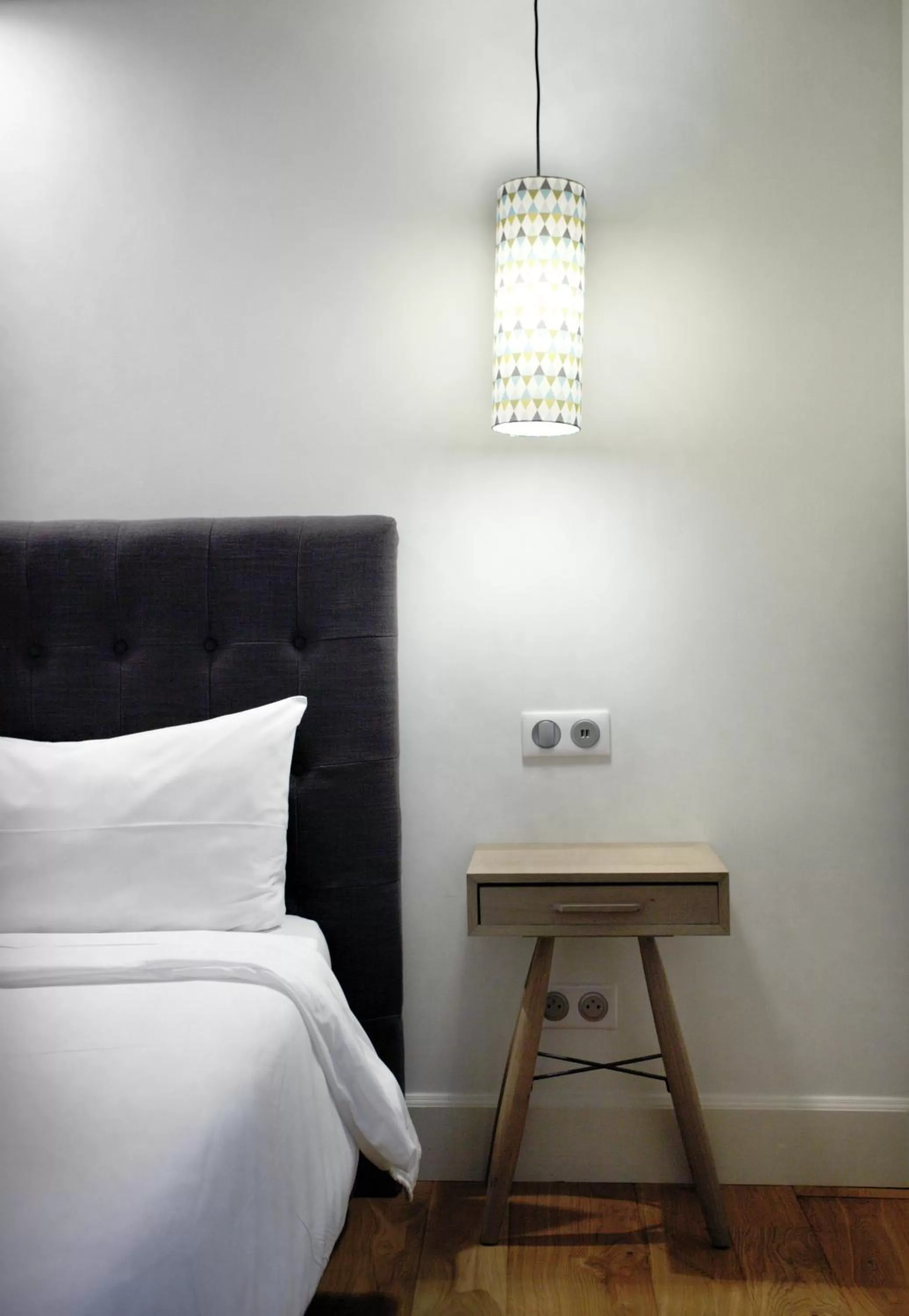 Decorative detail, Bed in Hôtel Henri IV