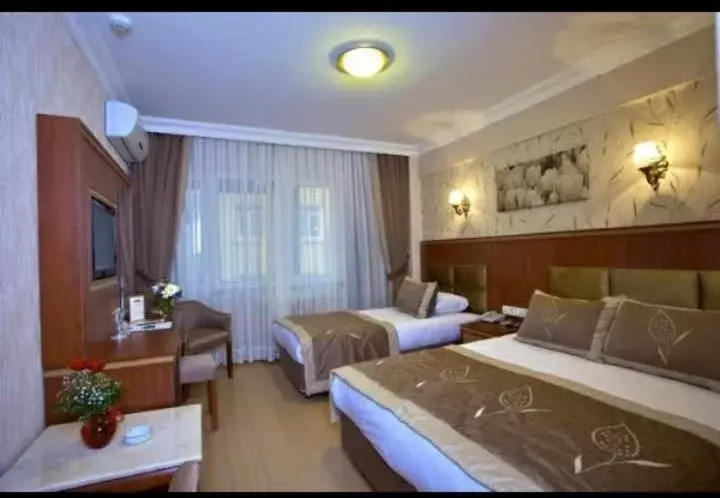 Bed in Hermanos Hotel