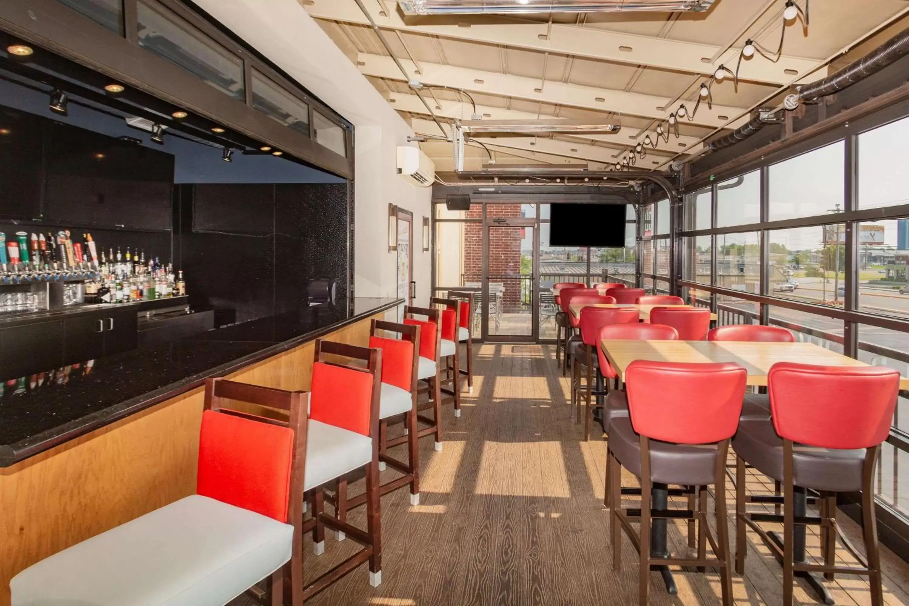 Restaurant/places to eat in La Quinta by Wyndham Joplin Restaurant/places to eat in La Quinta by Wyndham Joplin