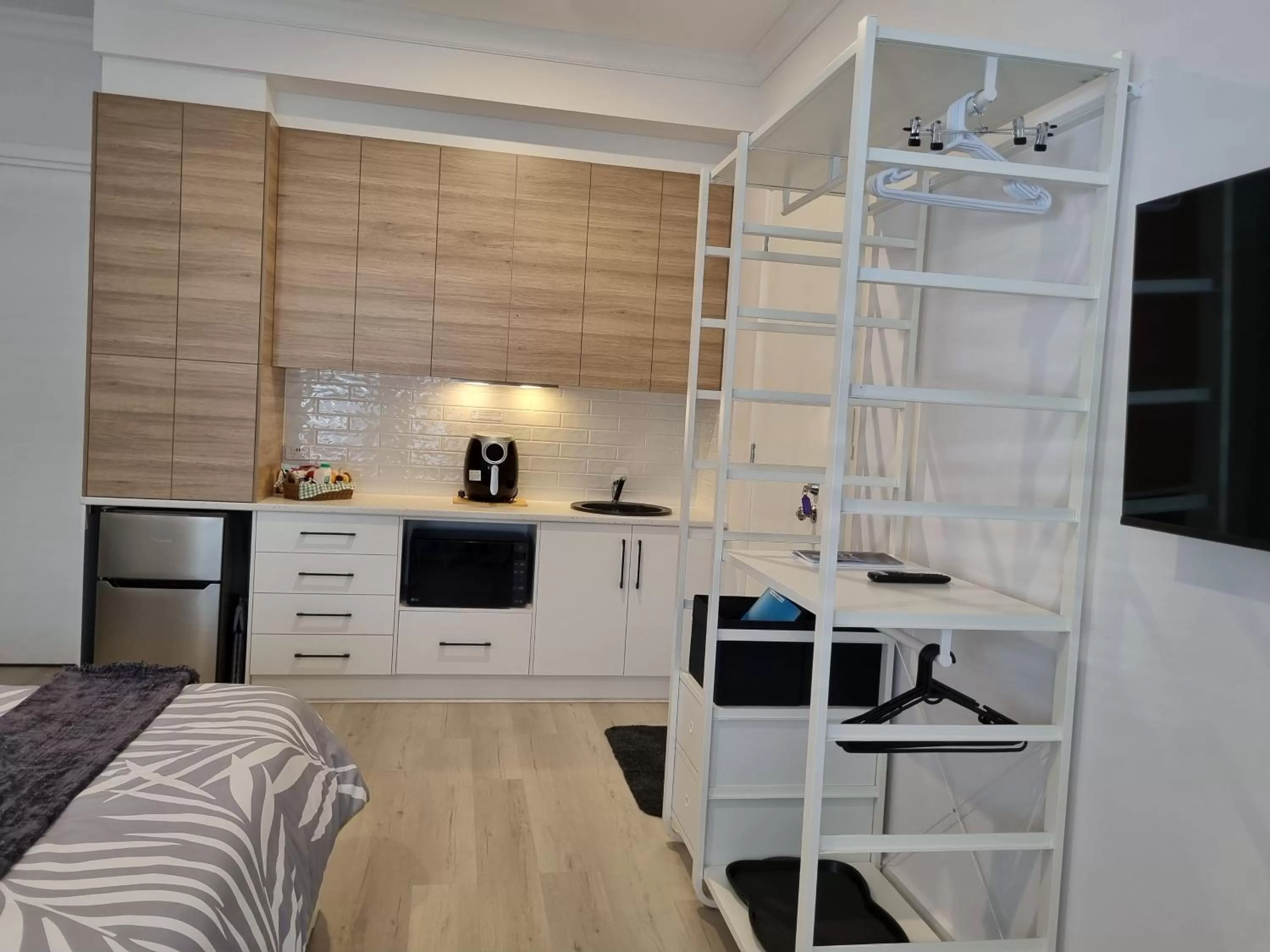 Kitchen or kitchenette, Kitchen/Kitchenette in Hampton on Washington - FREE Wifi and Netflix