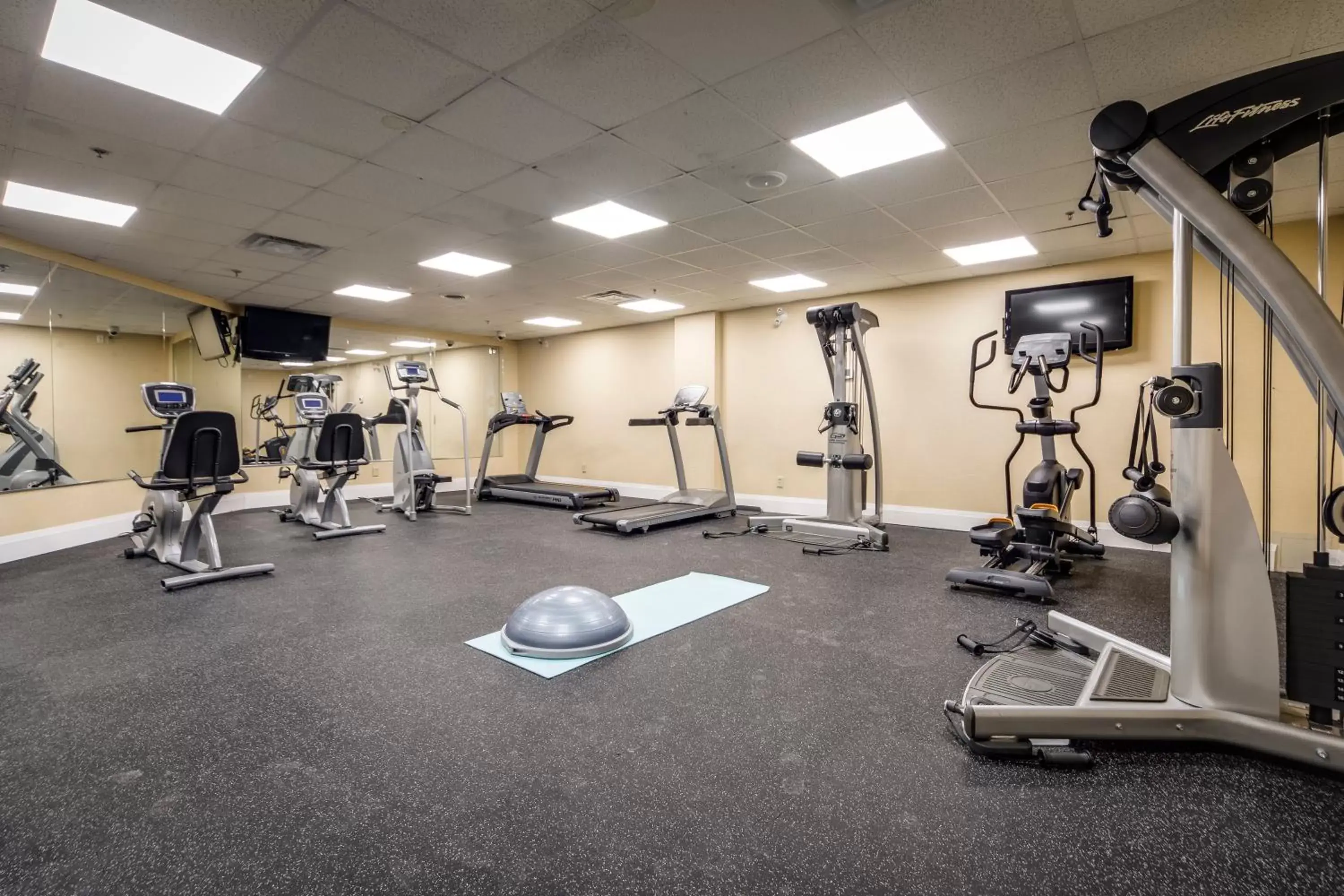 Fitness centre/facilities, Fitness Center/Facilities in Monte Carlo Inn & Suites Downtown Markham