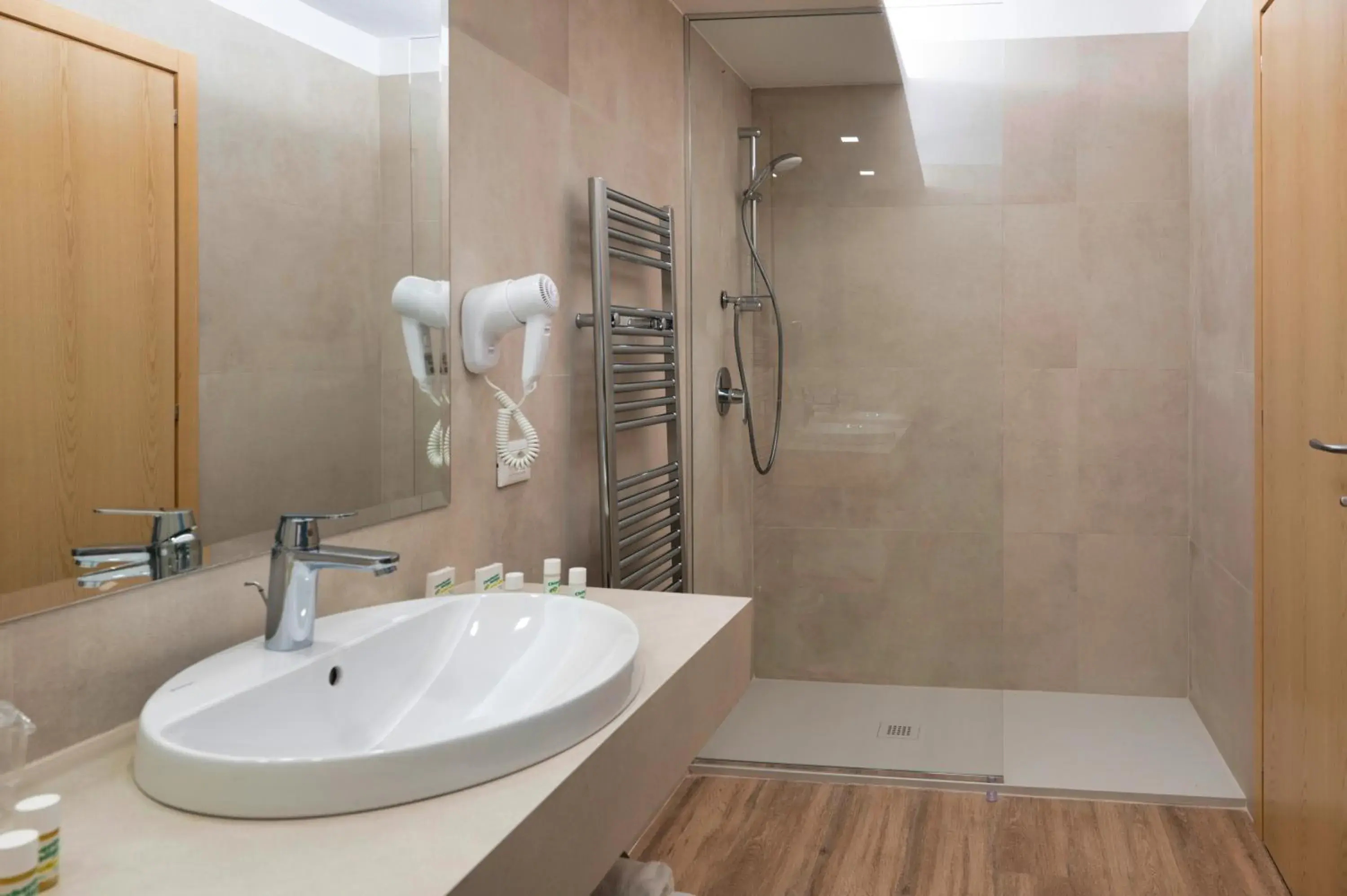 Shower, Bathroom in Arathena Rocks Hotel