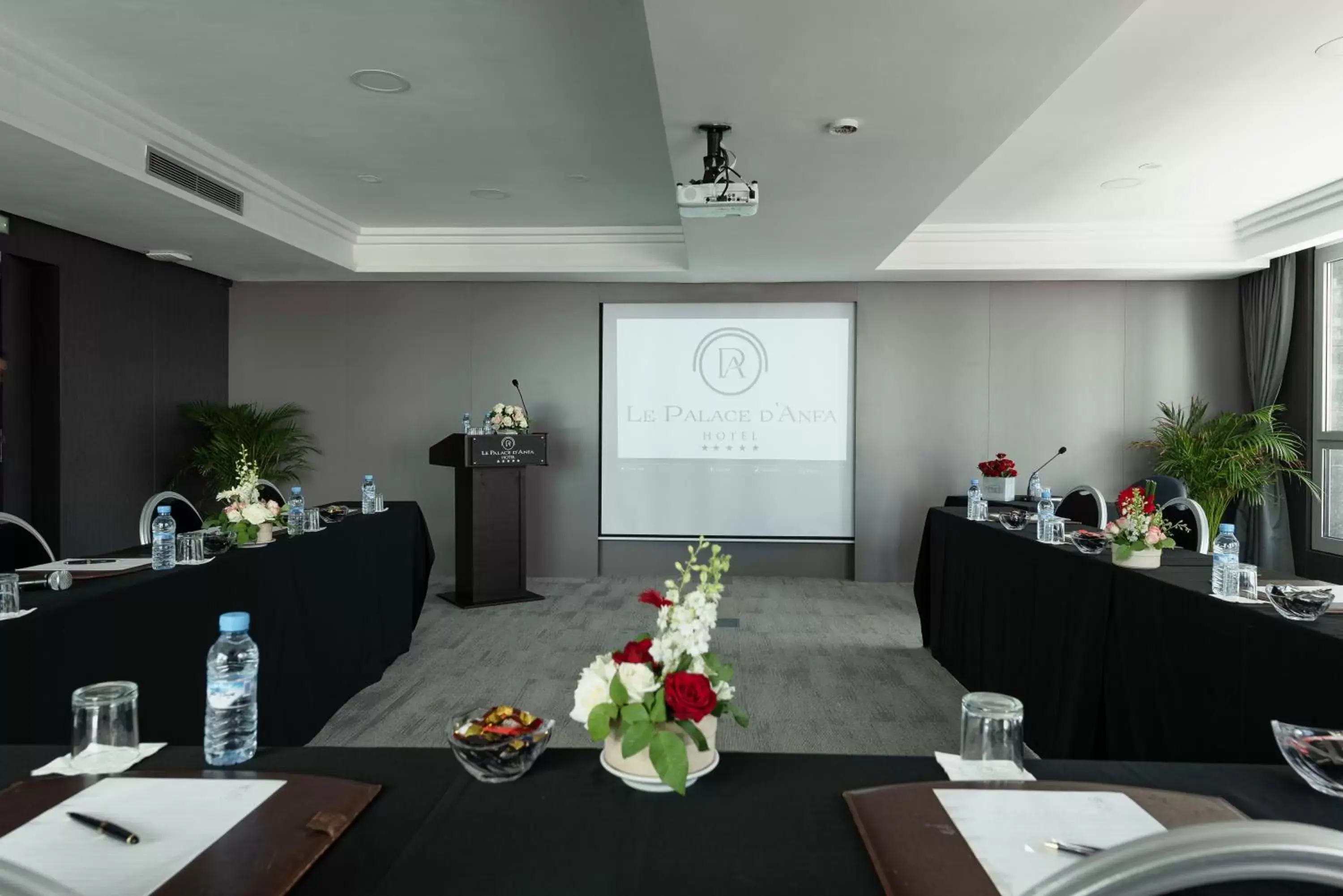 Business facilities in Le Palace d'Anfa