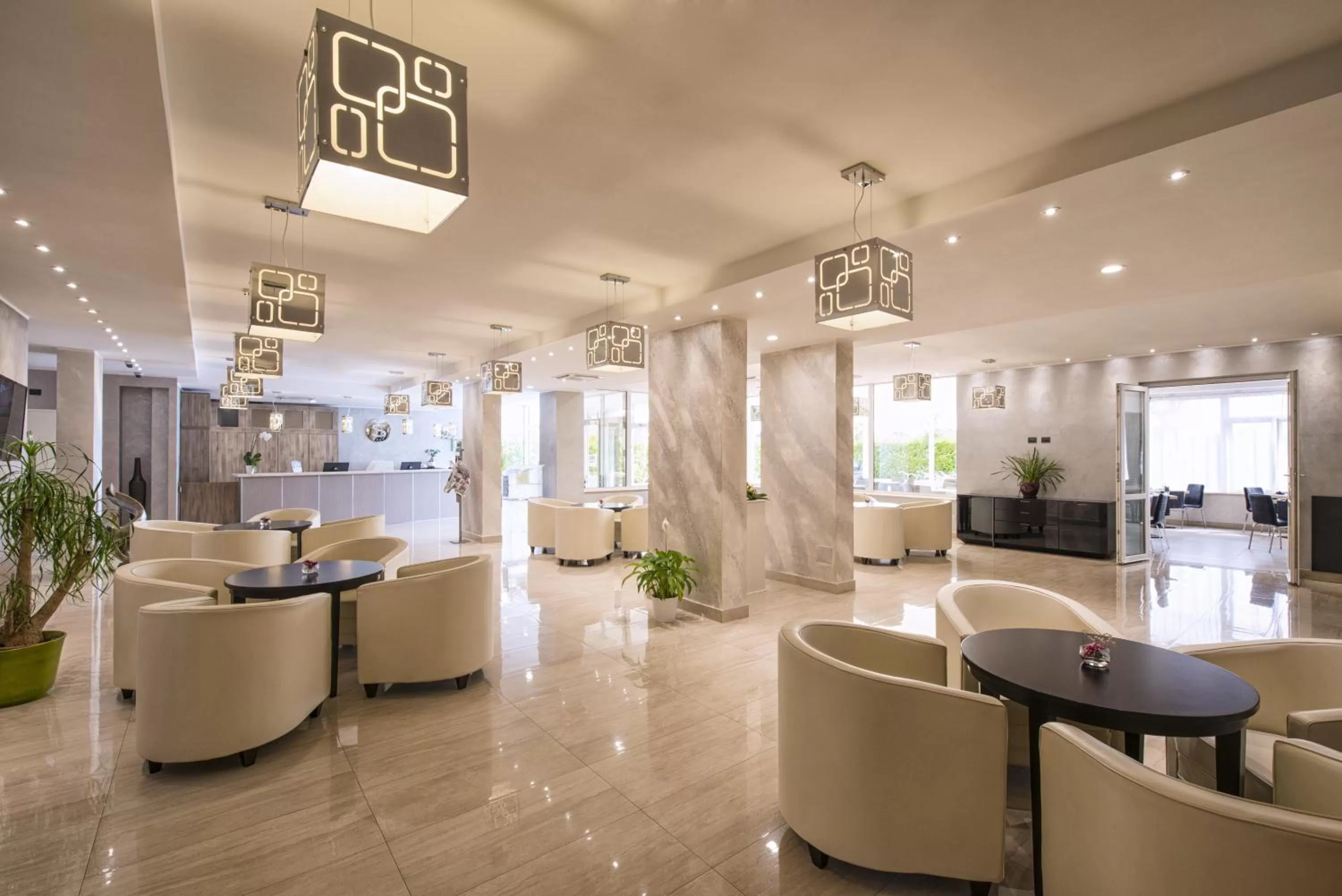 Restaurant/places to eat in Simon Hotel