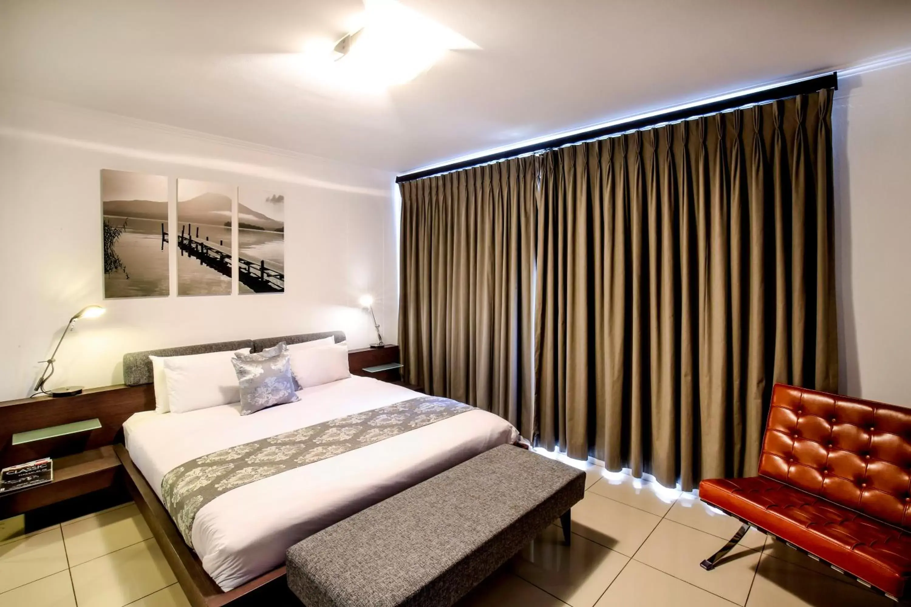 Bed in The Nicol Hotel and Apartments