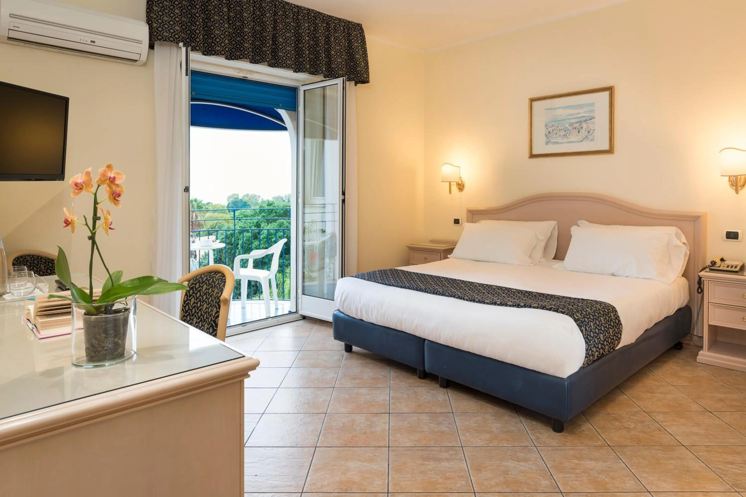 Bedroom, Bed in Sant Alphio Garden Hotel & SPA