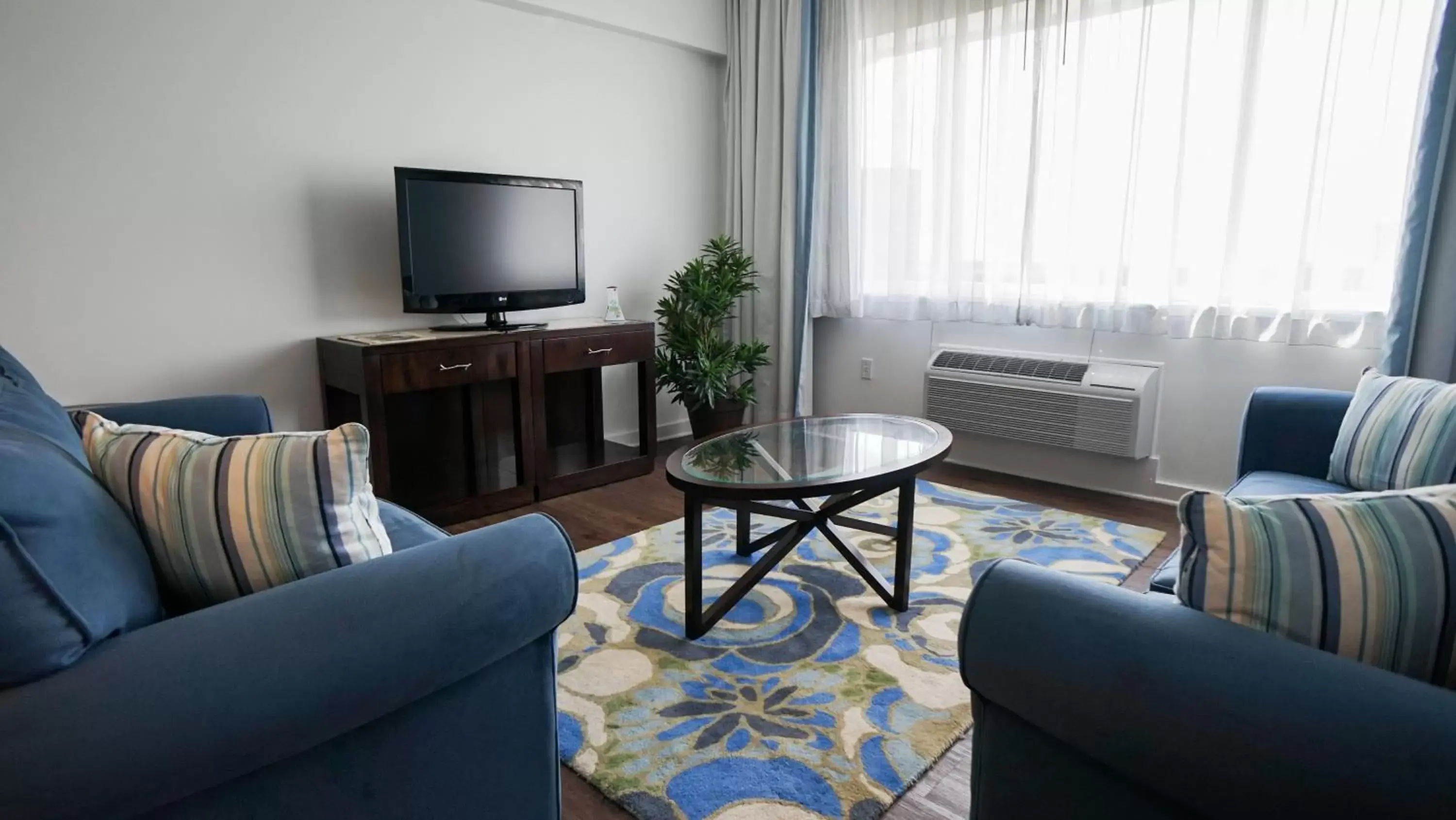 Photo of the whole room, Seating Area in The Banyan Hotel Fort Myers, Tapestry Collection by Hilton