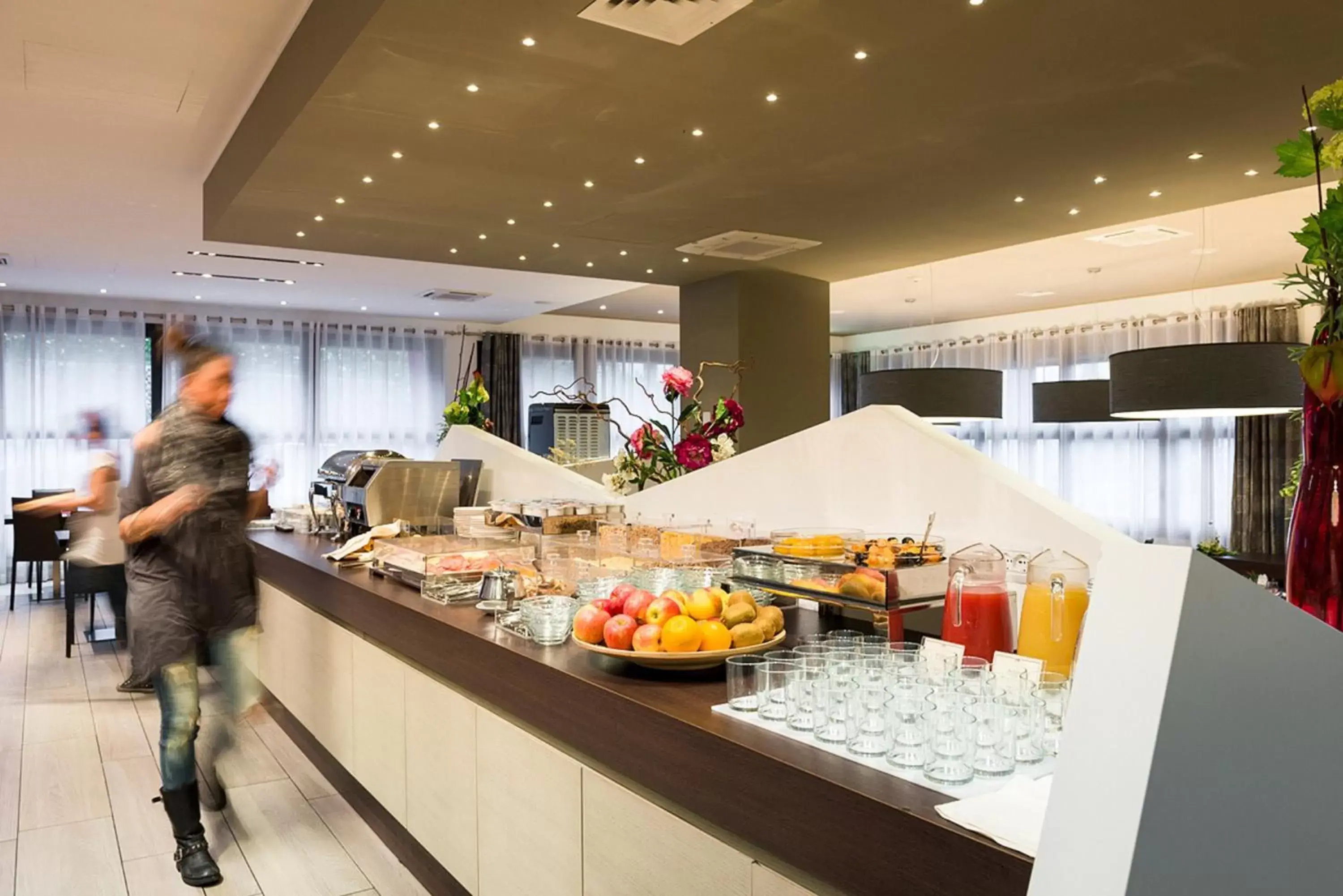 Restaurant/places to eat in DB Hotel Verona Airport And Congress