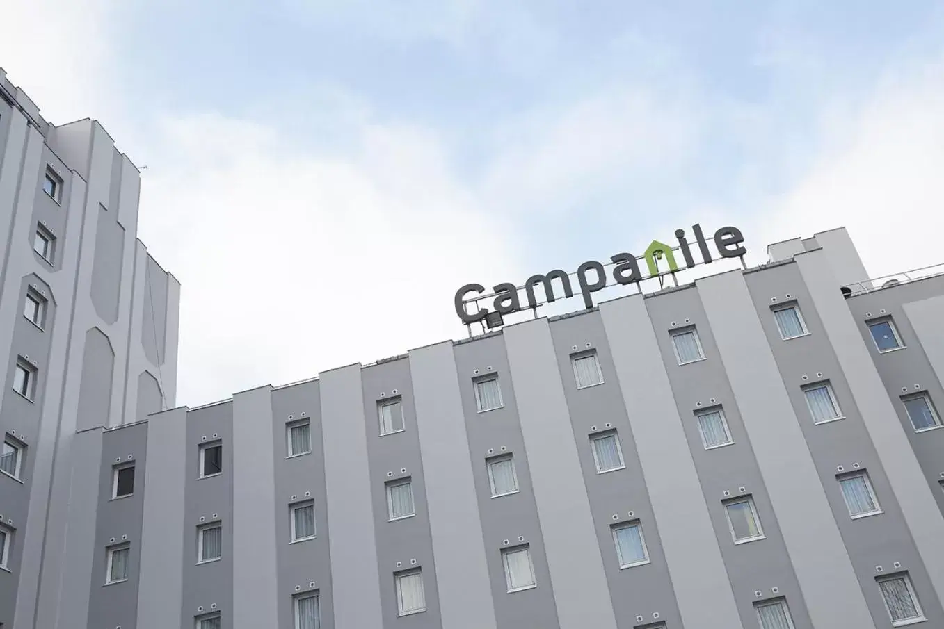 Day, Property Building in Campanile Blanc-Mesnil
