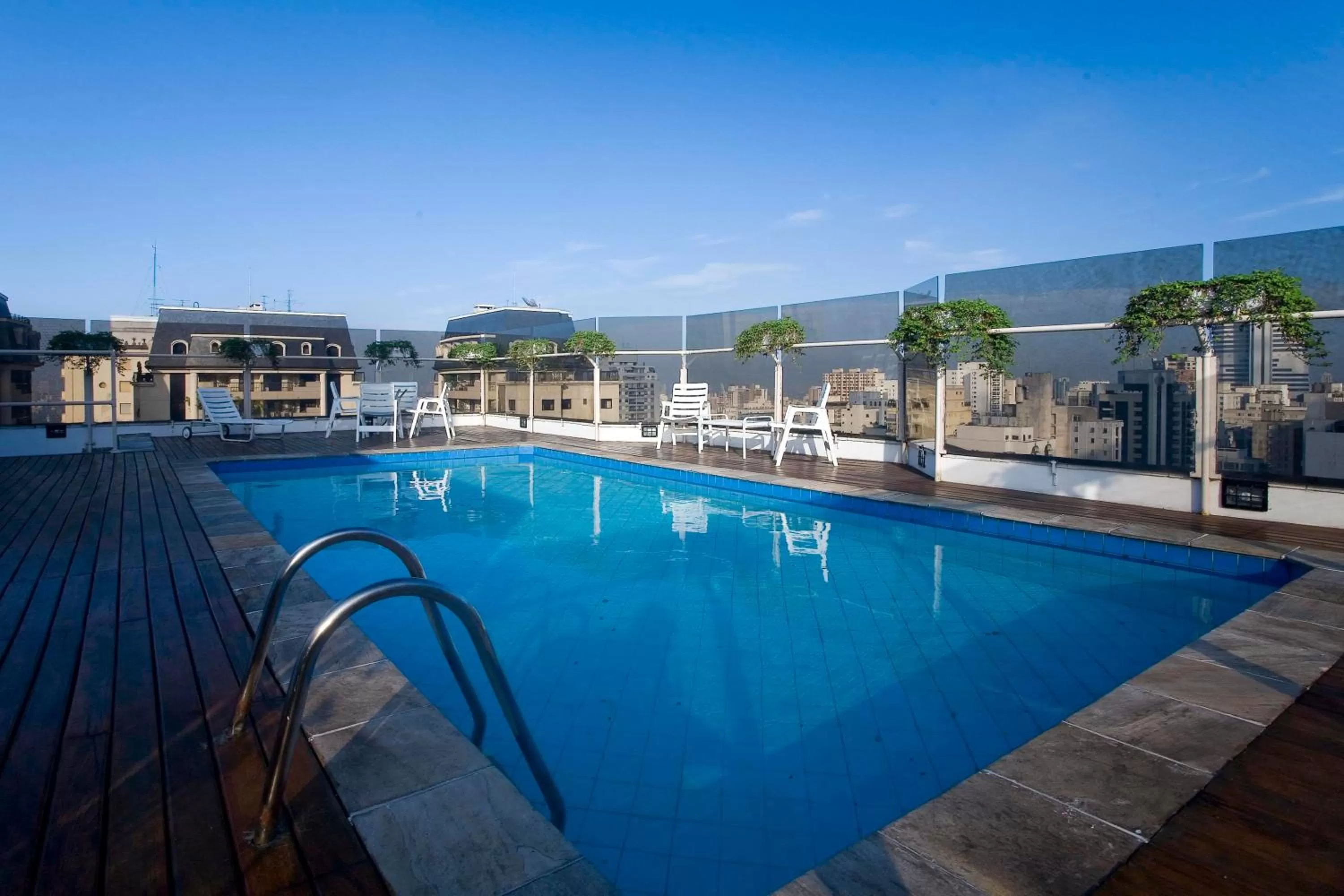 Swimming pool in Mercure Sao Paulo Alamedas