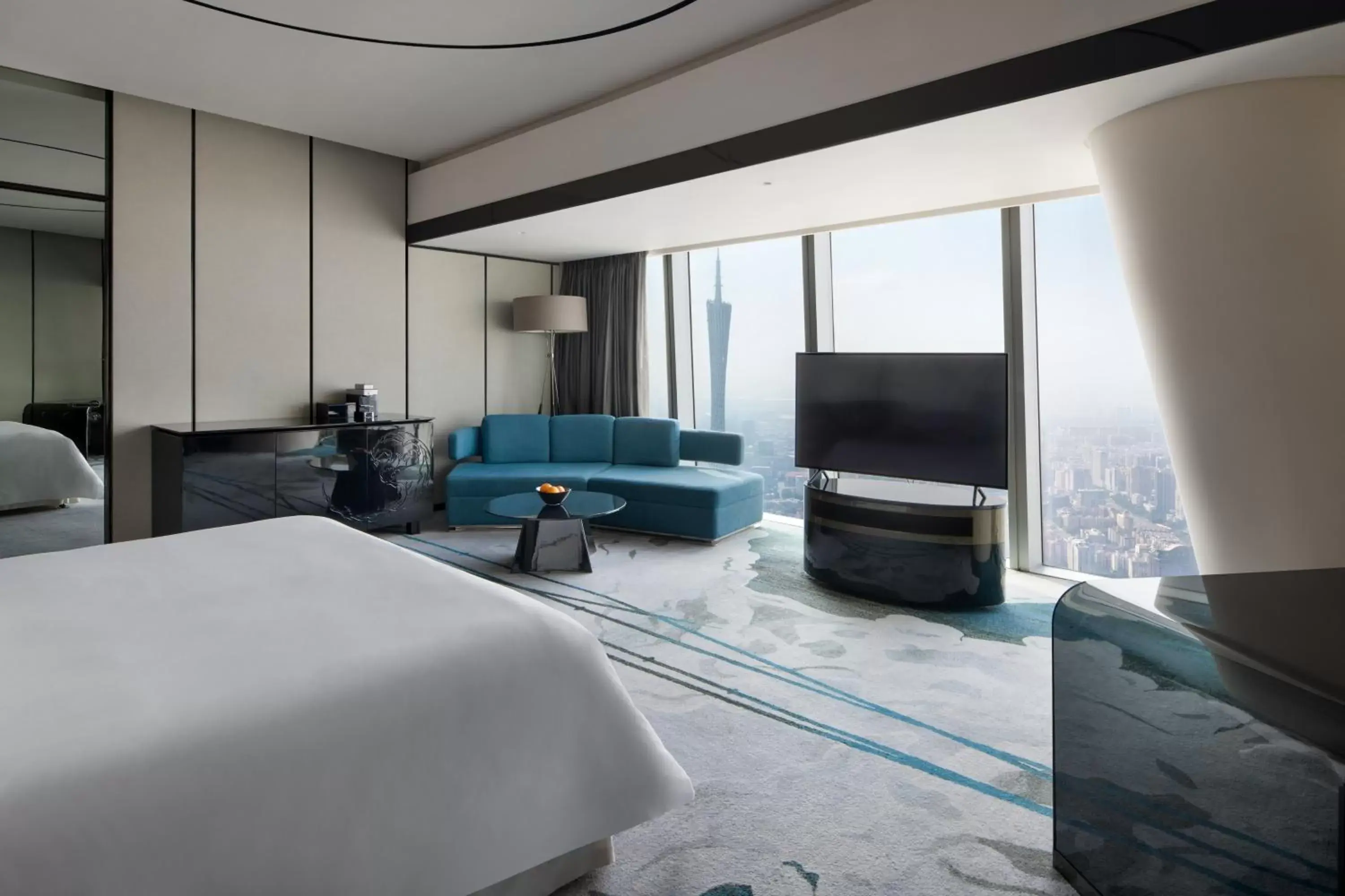 Superior King Room with Canton Tower View in Four Seasons Hotel Guangzhou Superior King Room with Canton Tower View in Four Seasons Hotel Guangzhou