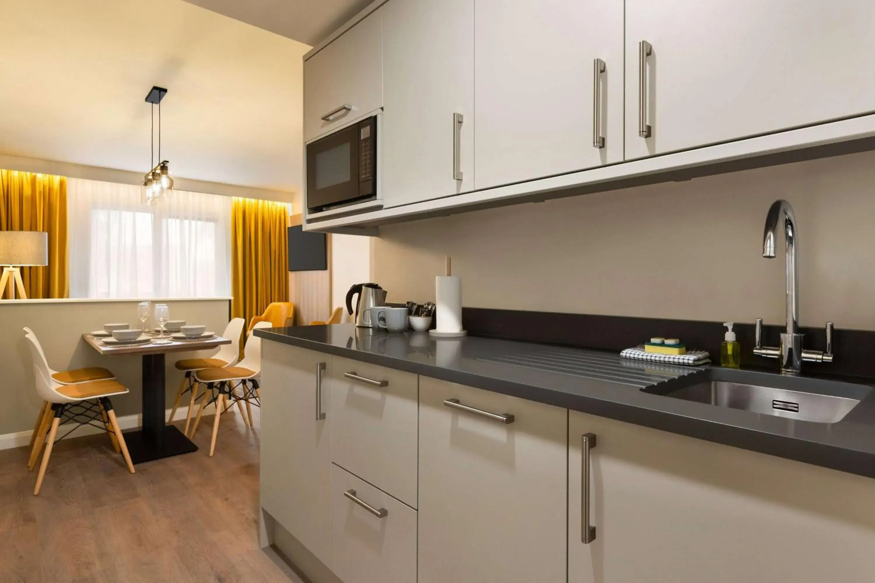 Kitchen or kitchenette, Kitchen/Kitchenette in Days Inn Durham