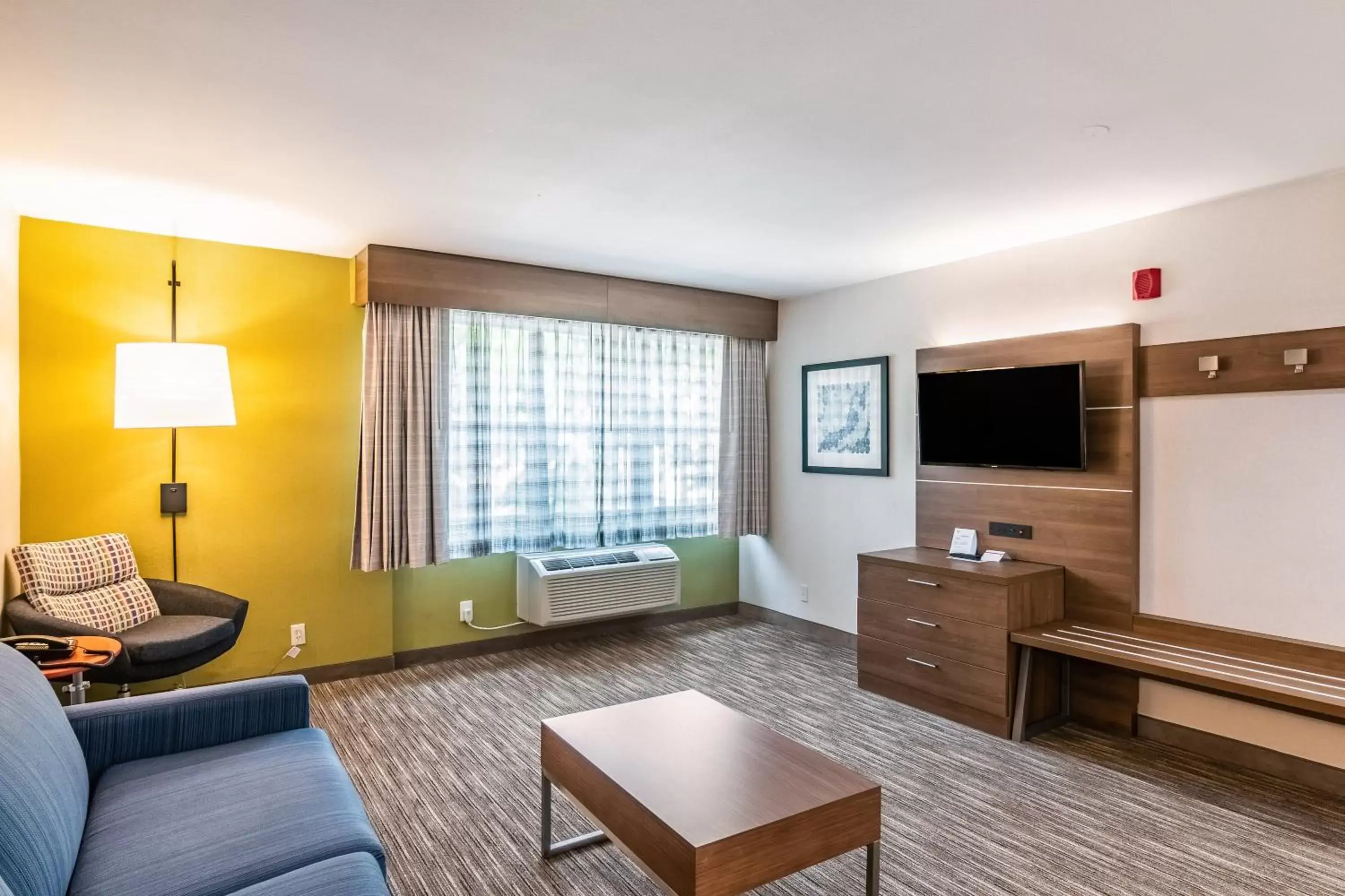 Photo of the whole room, TV/Entertainment Center in Holiday Inn Express & Suites Camarillo, an IHG Hotel