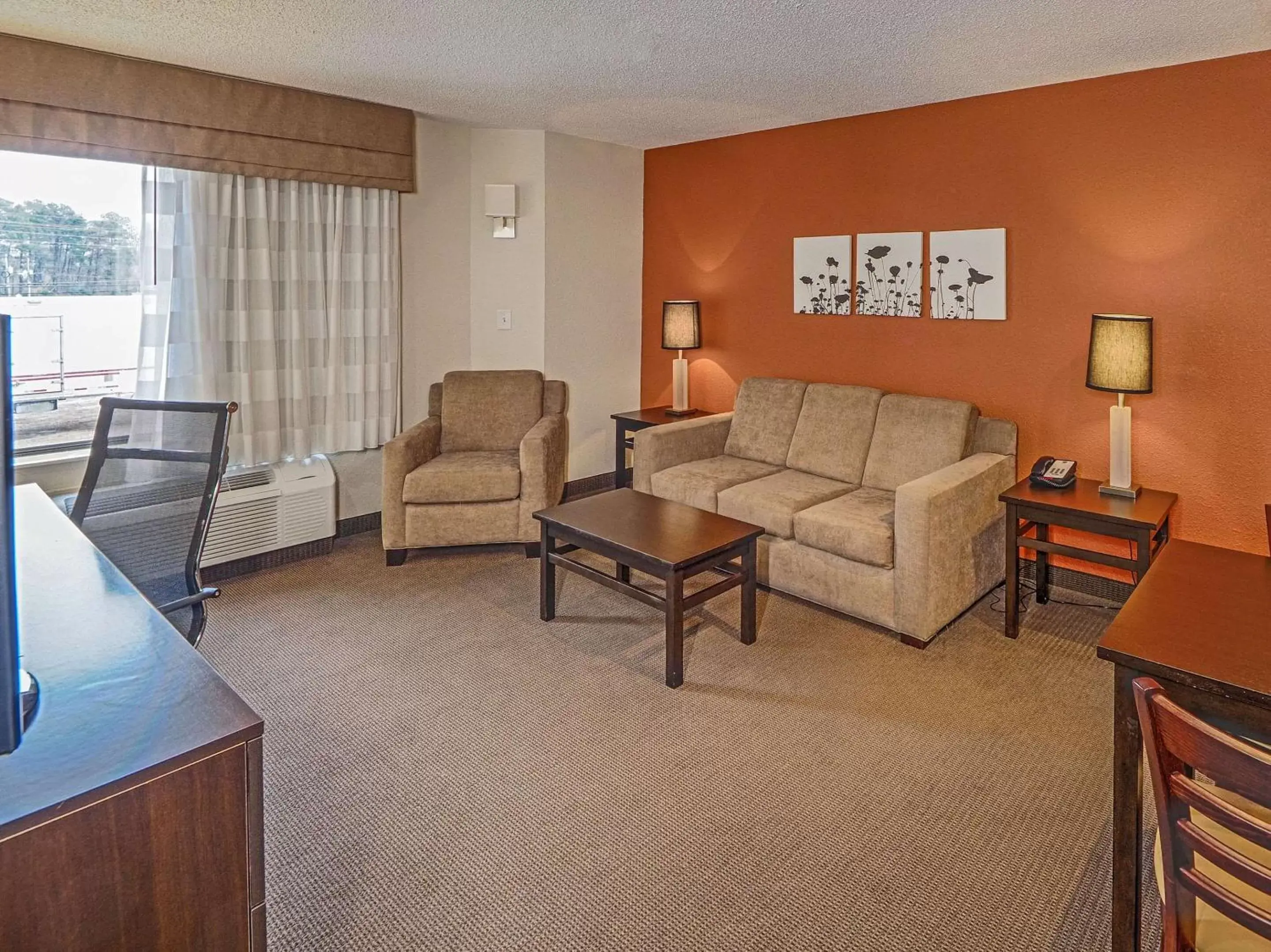 Bedroom, Seating Area in Sleep Inn & Suites Spring Lake - Fayetteville Near Fort Liberty