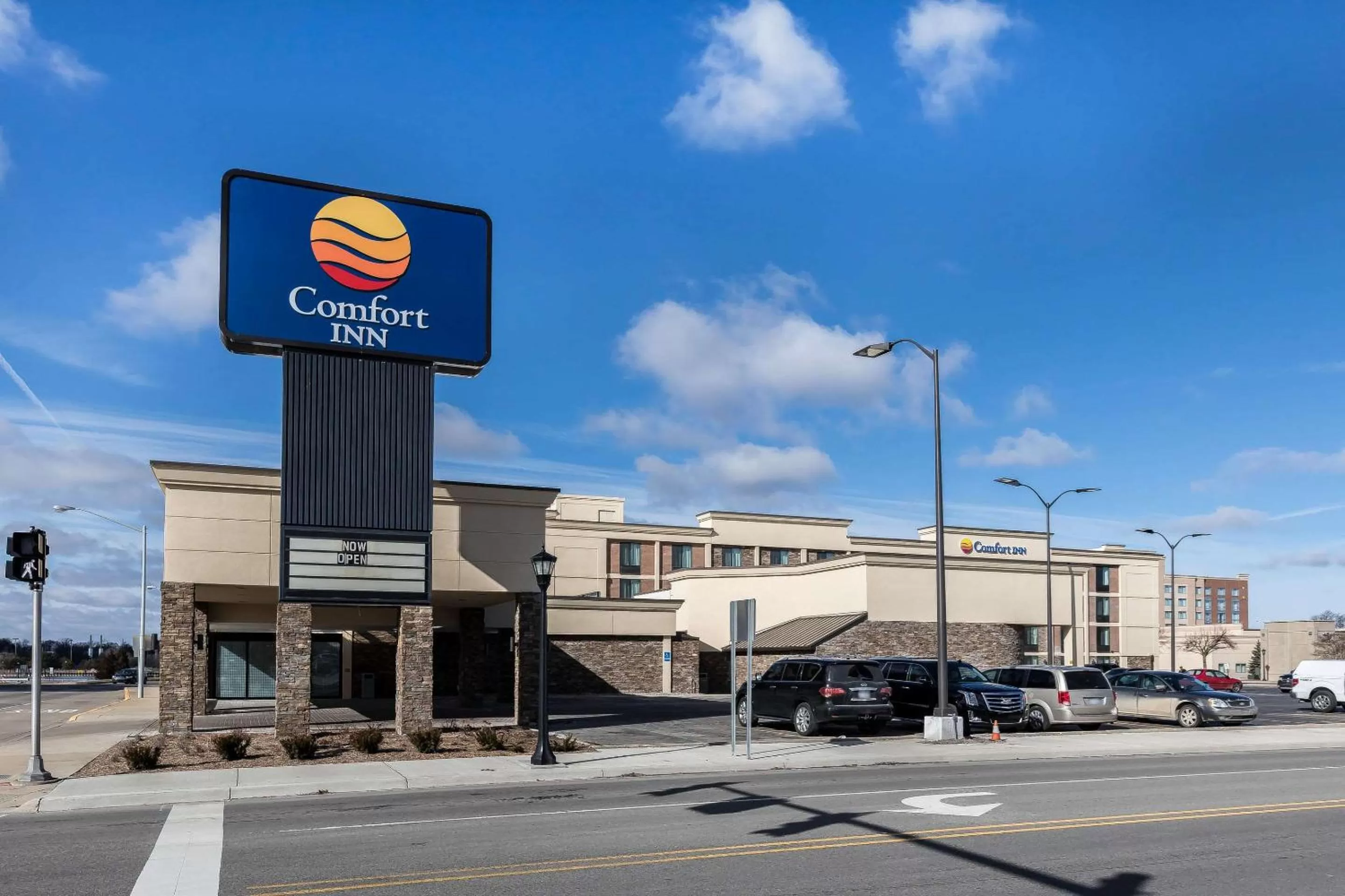 Property building in Comfort Inn Bay City - Riverfront