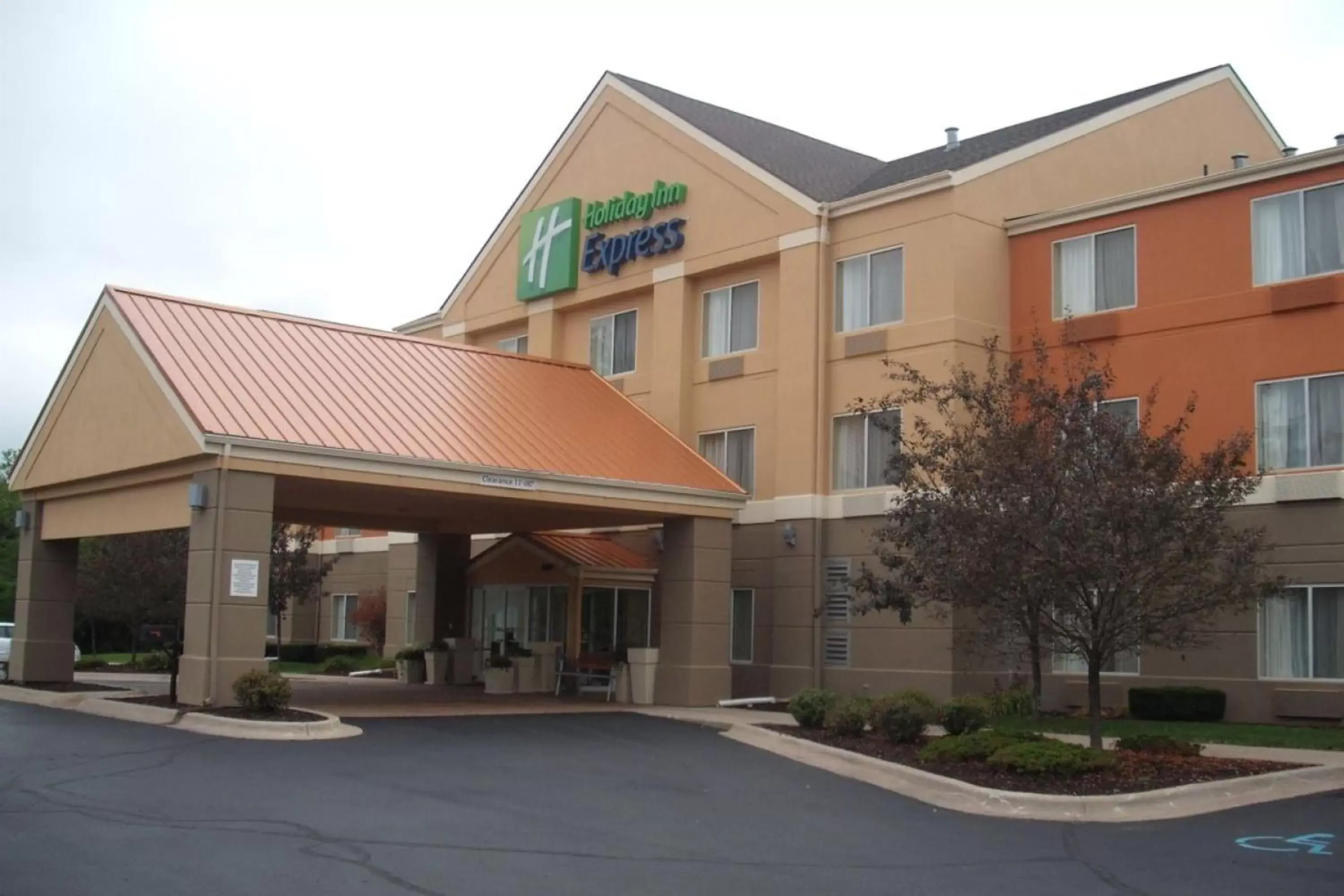 Property Building in Holiday Inn Express Lapeer, an IHG Hotel