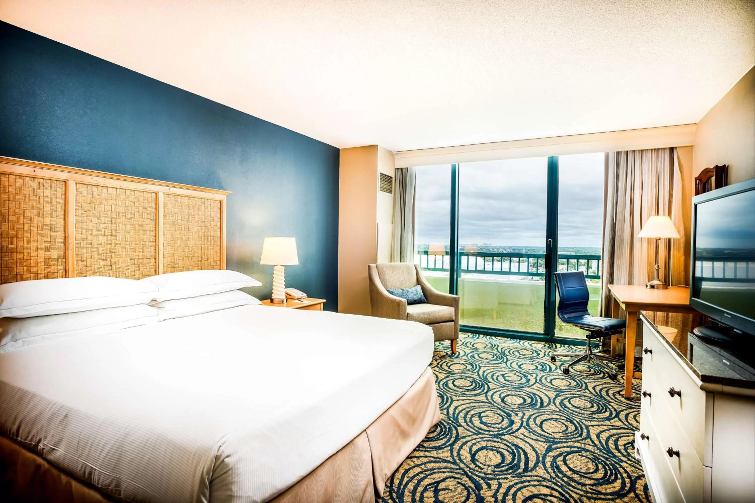 Bedroom, Bed in Hilton Daytona Beach Resort