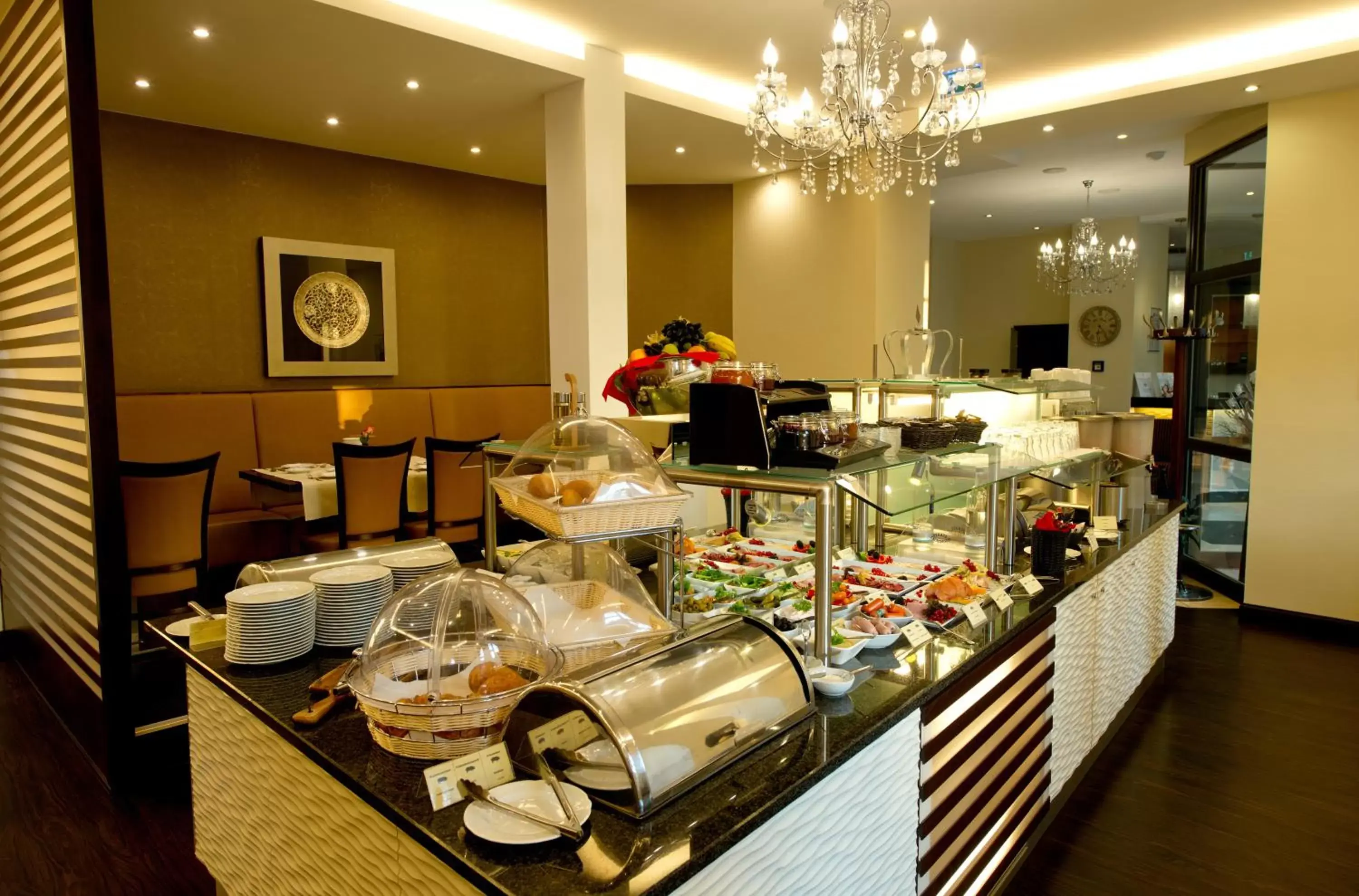 Buffet breakfast, Restaurant/Places to Eat in Best Western Hotel Kaiserhof