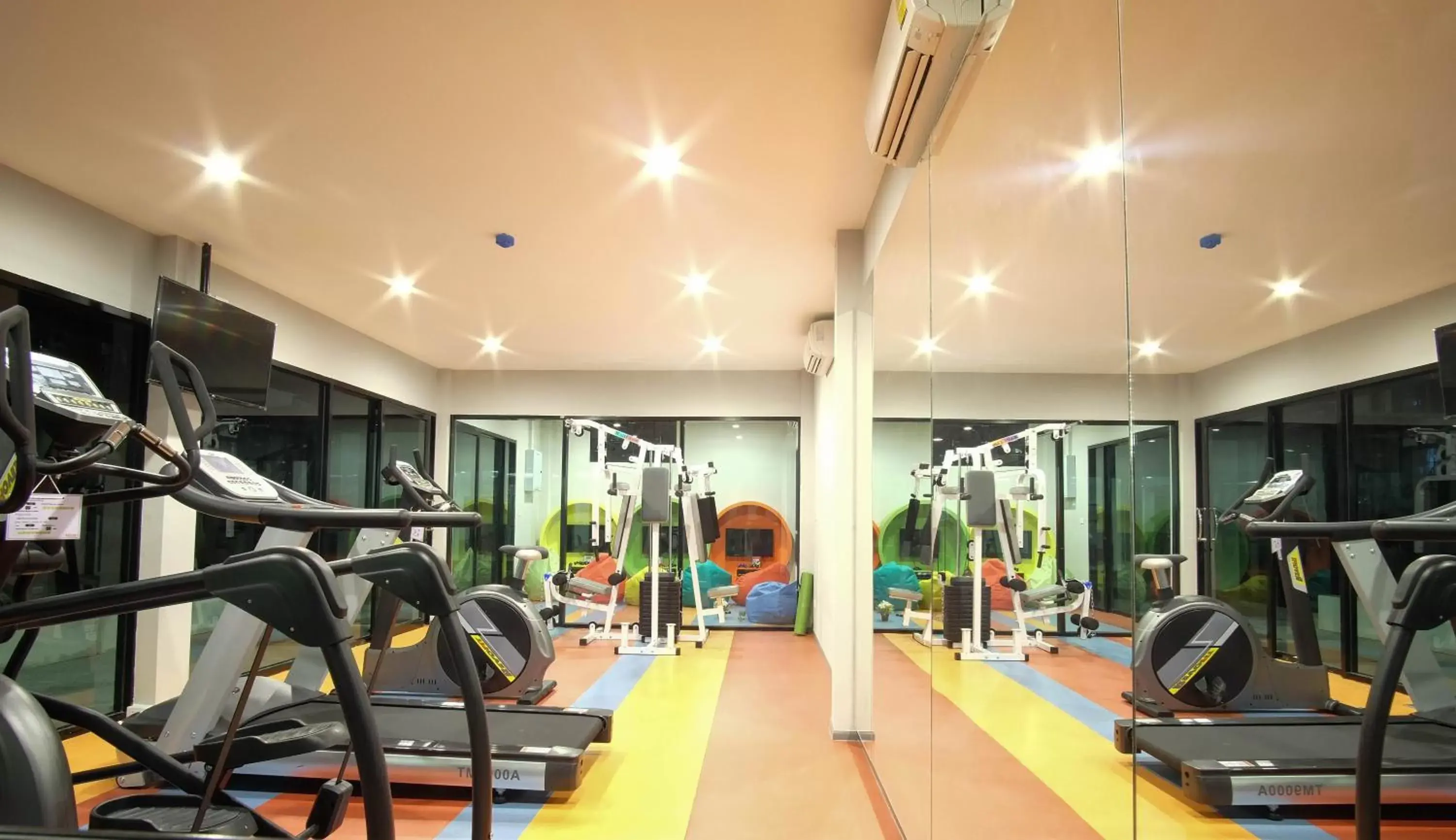 Fitness centre/facilities, Lounge/Bar in FX Hotel Pattaya