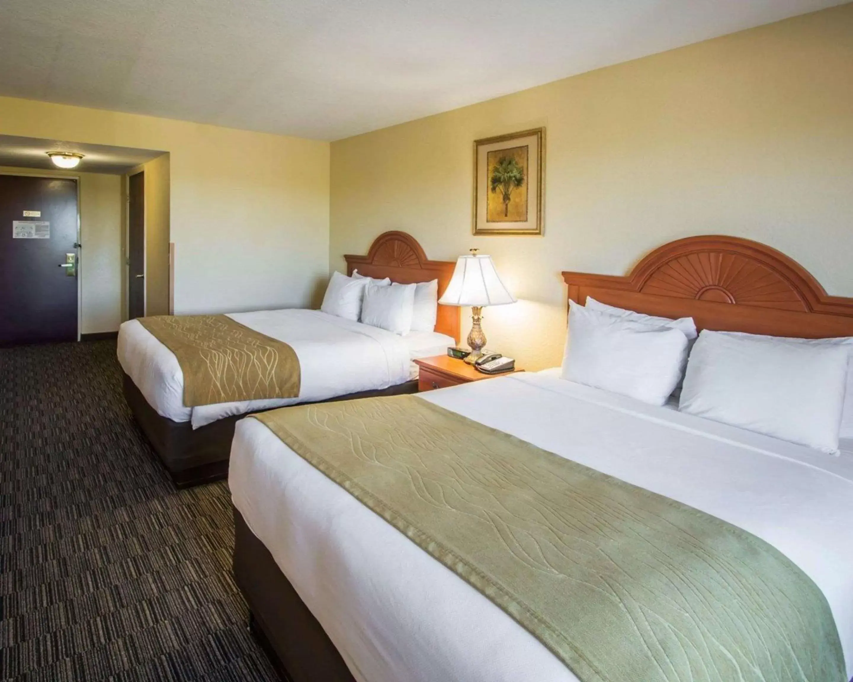 Photo of the whole room, Bed in Comfort Inn & Suites Jupiter I-95