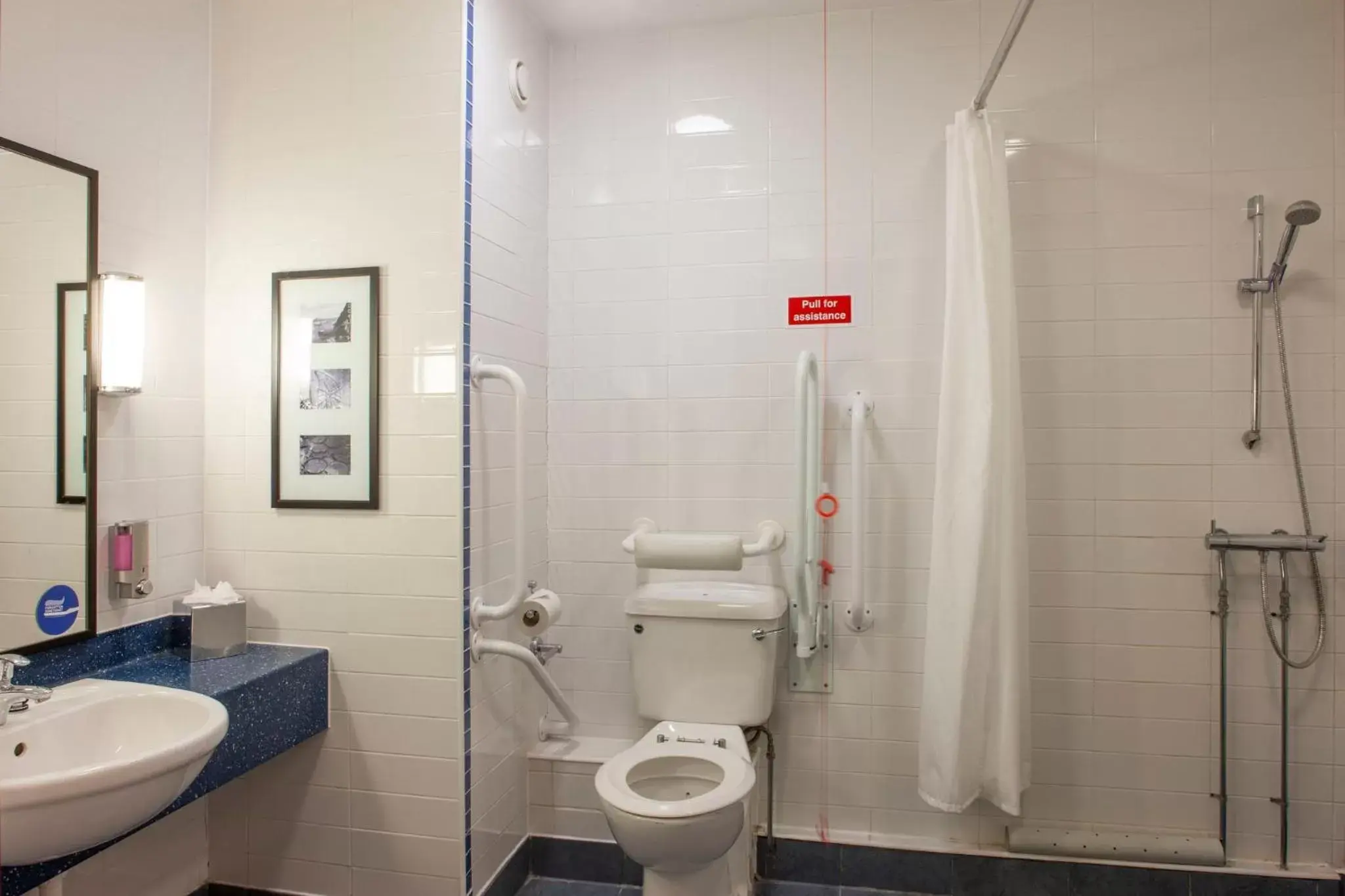 Photo of the whole room, Bathroom in Holiday Inn Express Birmingham Star City, an IHG Hotel