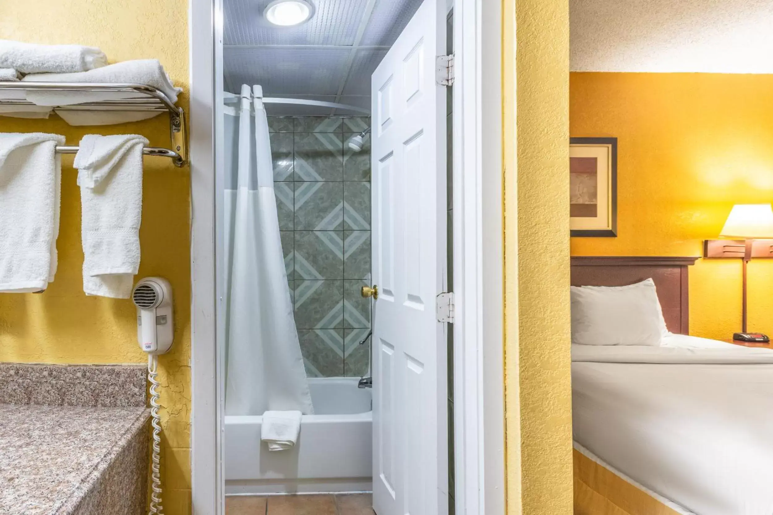 Bathroom in Americas Best Value Inn of Elk City
