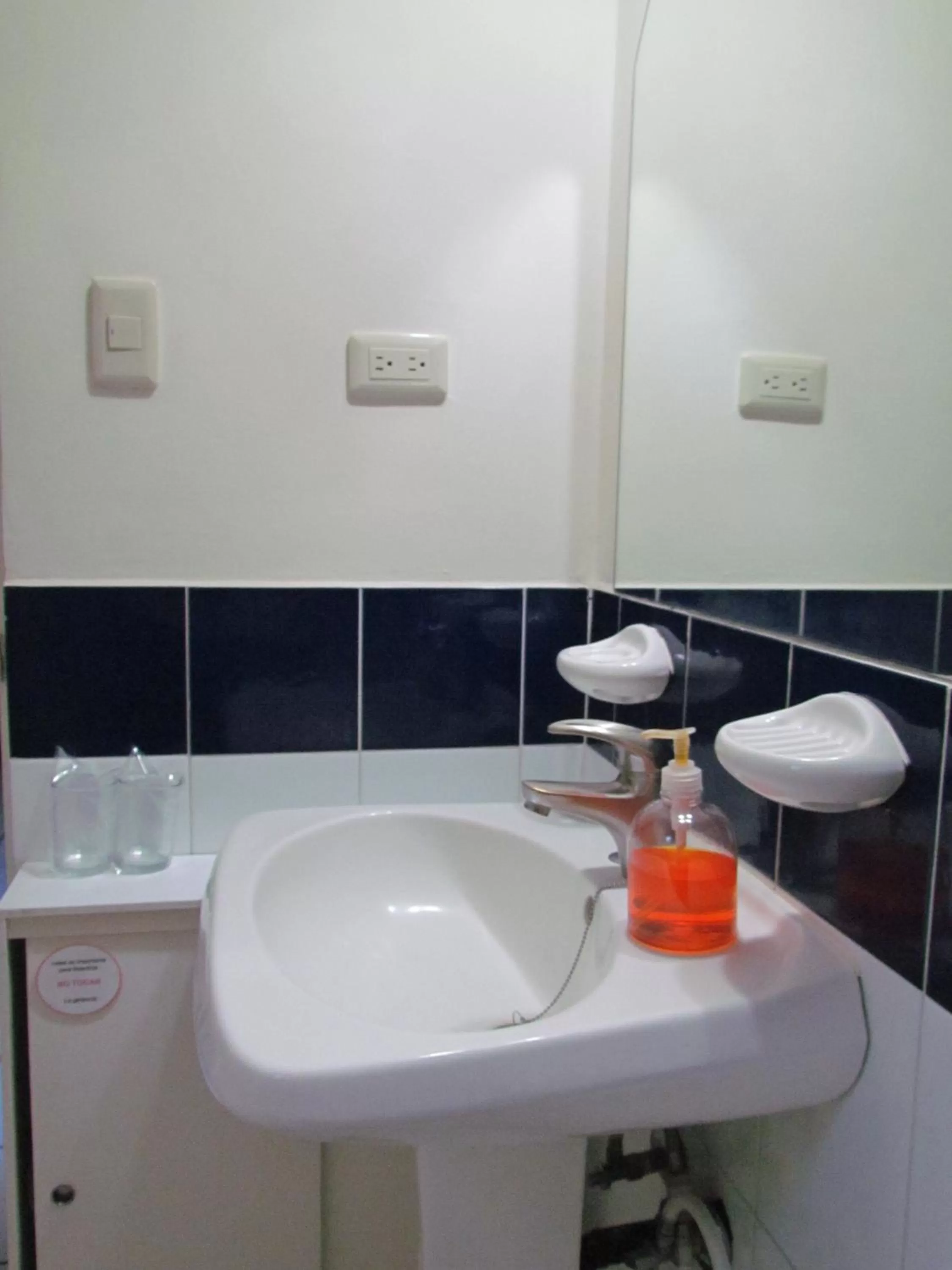 Bathroom in Hotel Villa Serena San Benito