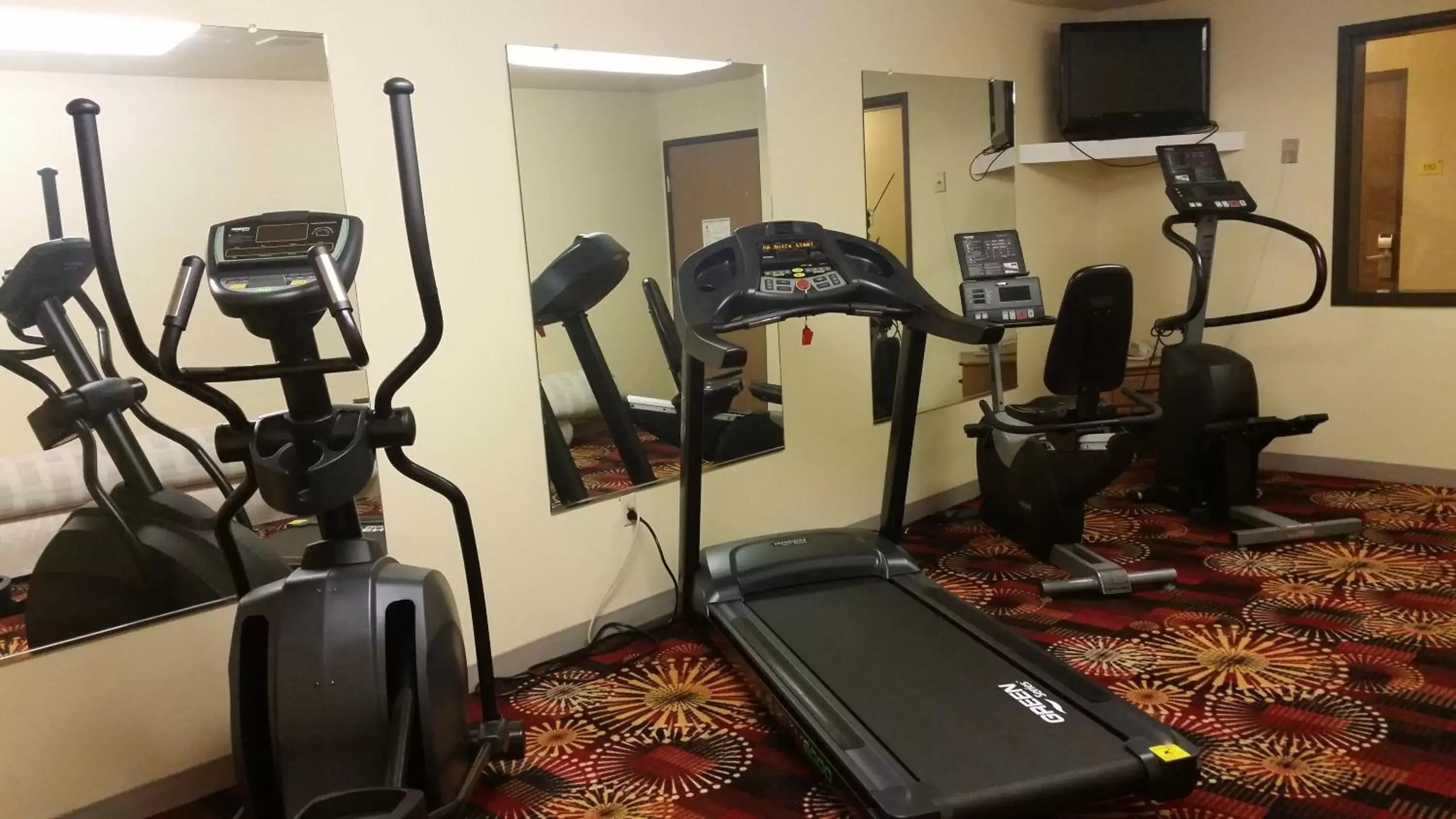Fitness centre/facilities, Fitness Center/Facilities in Super 8 by Wyndham Wheeling St Clairsville OH Area