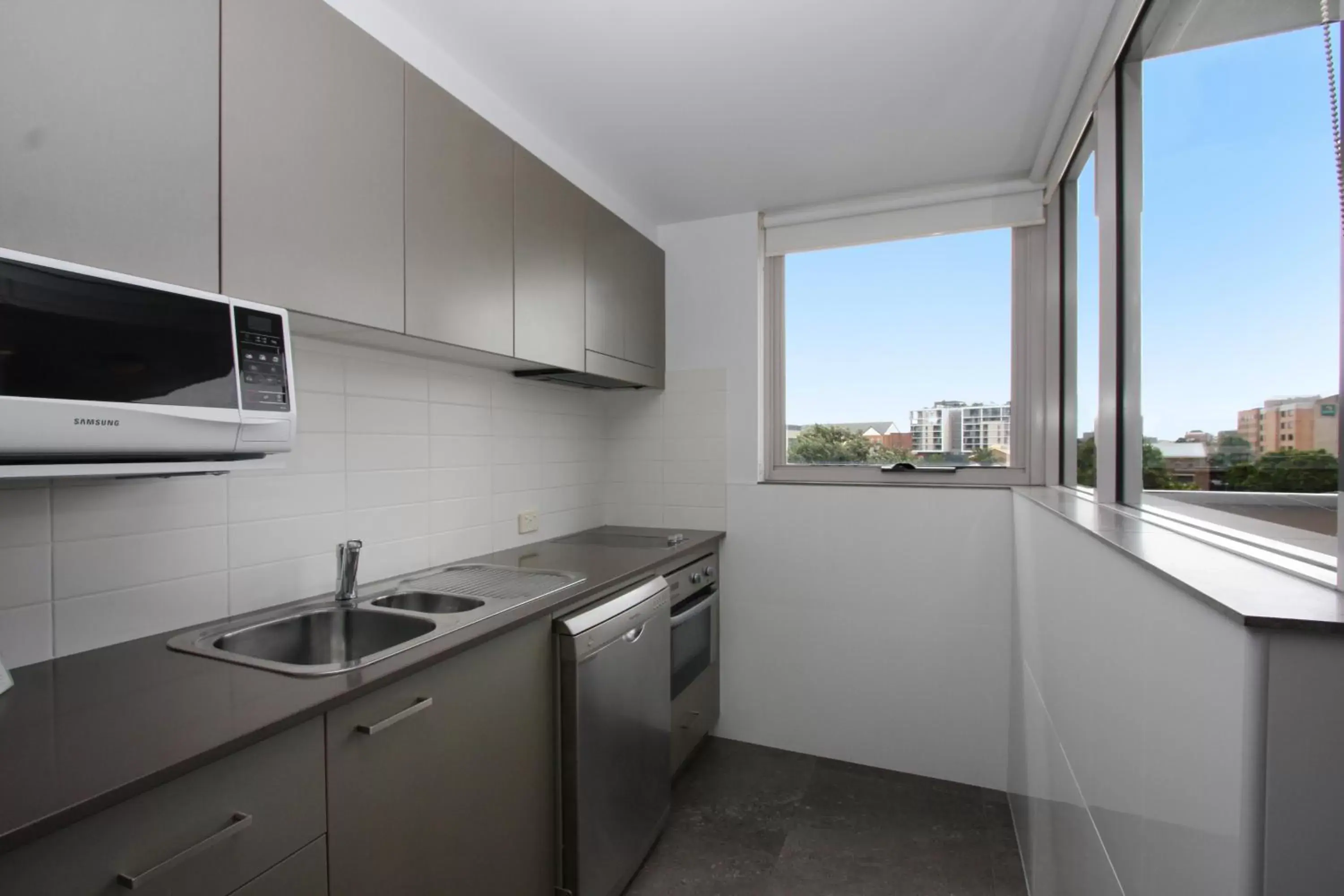 Kitchen or kitchenette, Kitchen/Kitchenette in Honeysuckle Executive Apartments