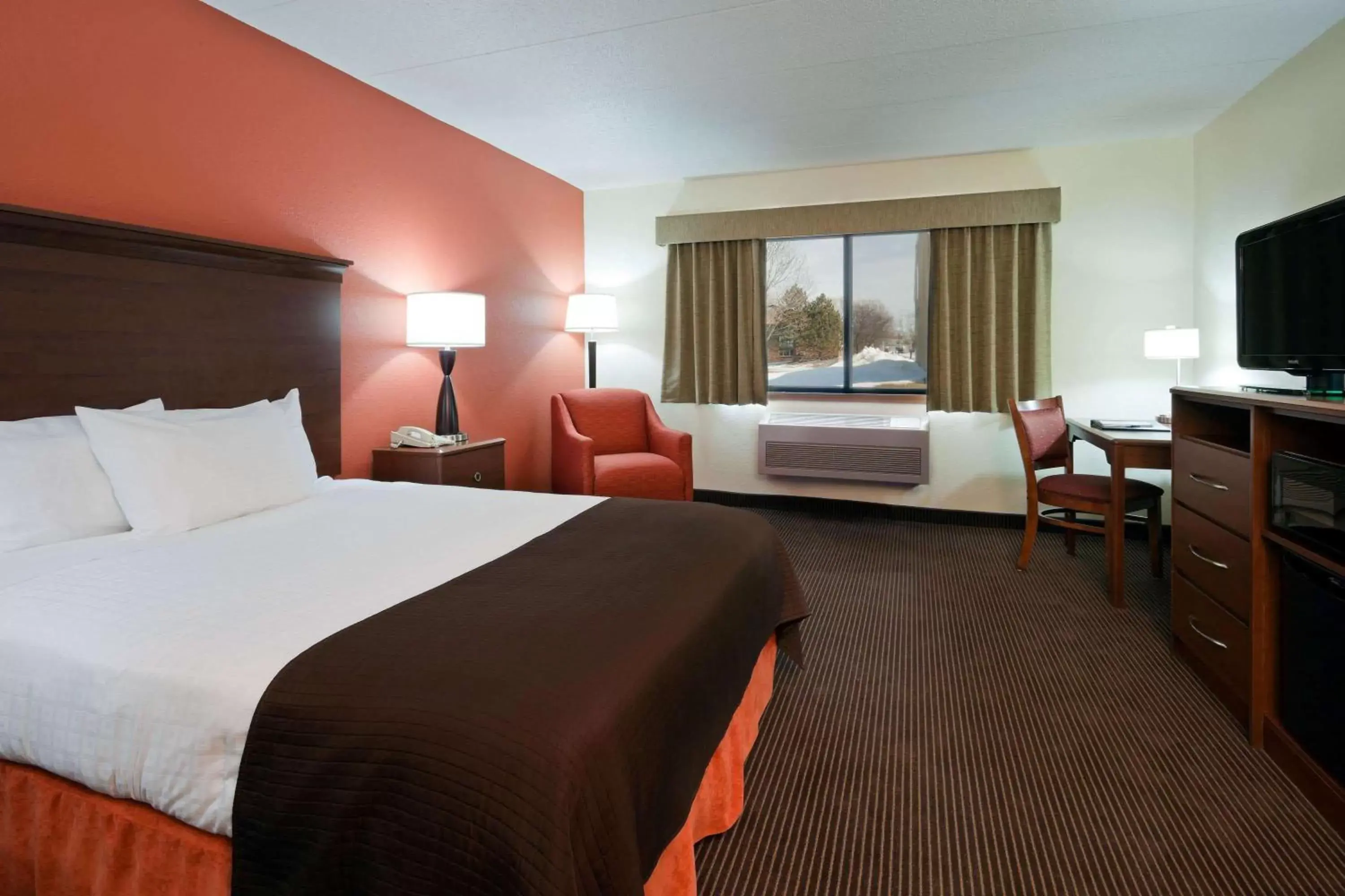 Photo of the whole room, Bed in AmericInn by Wyndham Worthington