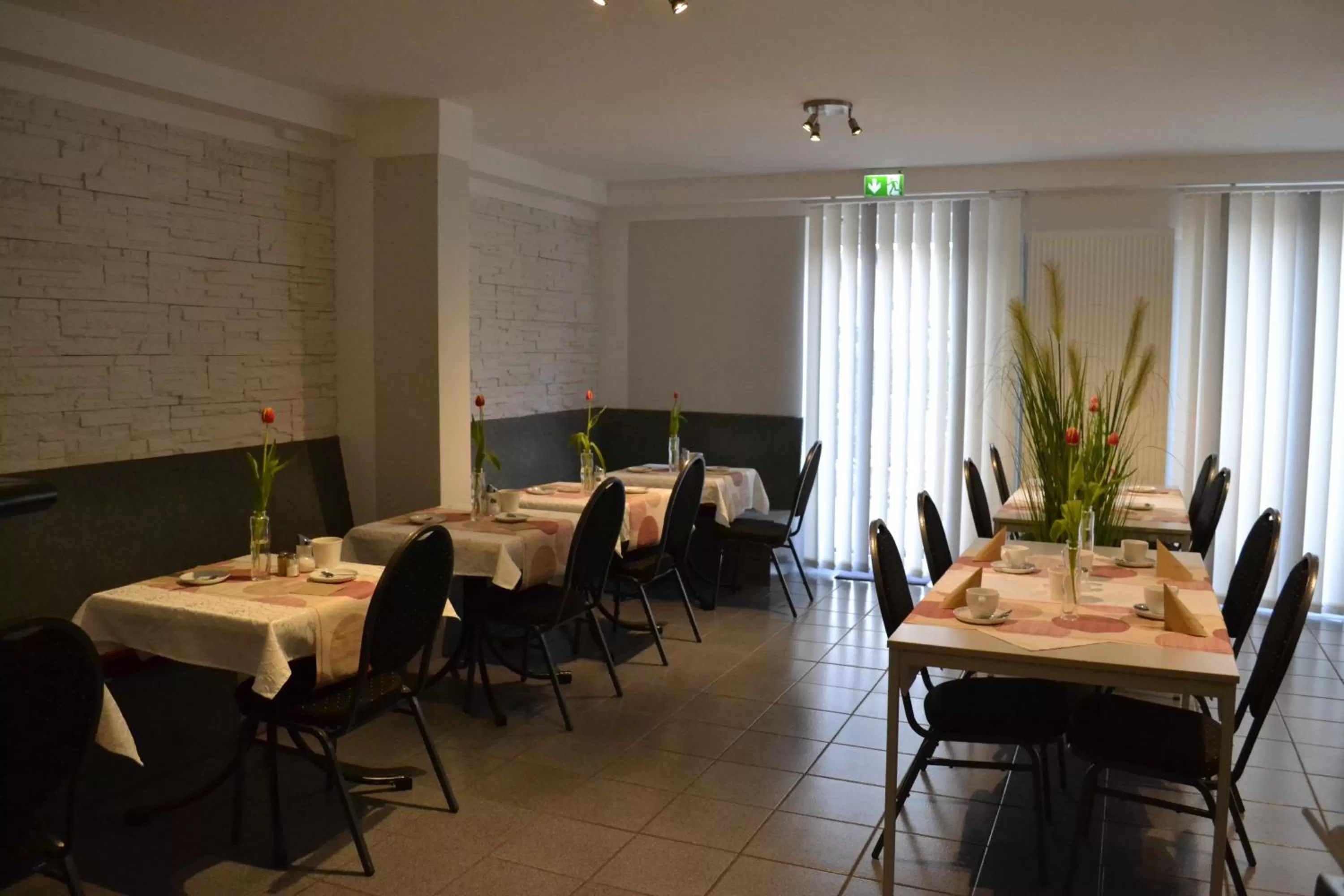 Restaurant/Places to Eat in Hotel-Café-Galerie