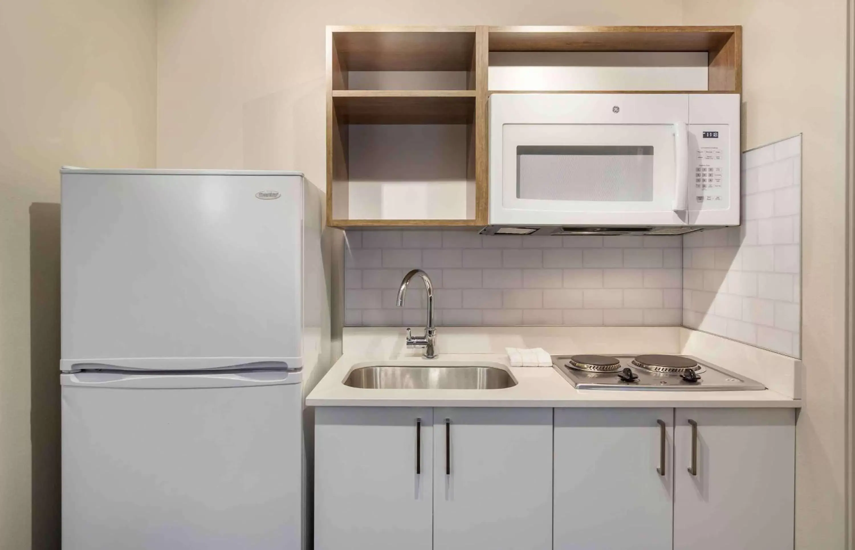 Bedroom, Kitchen/Kitchenette in Extended Stay America Suites - Seattle - Redmond