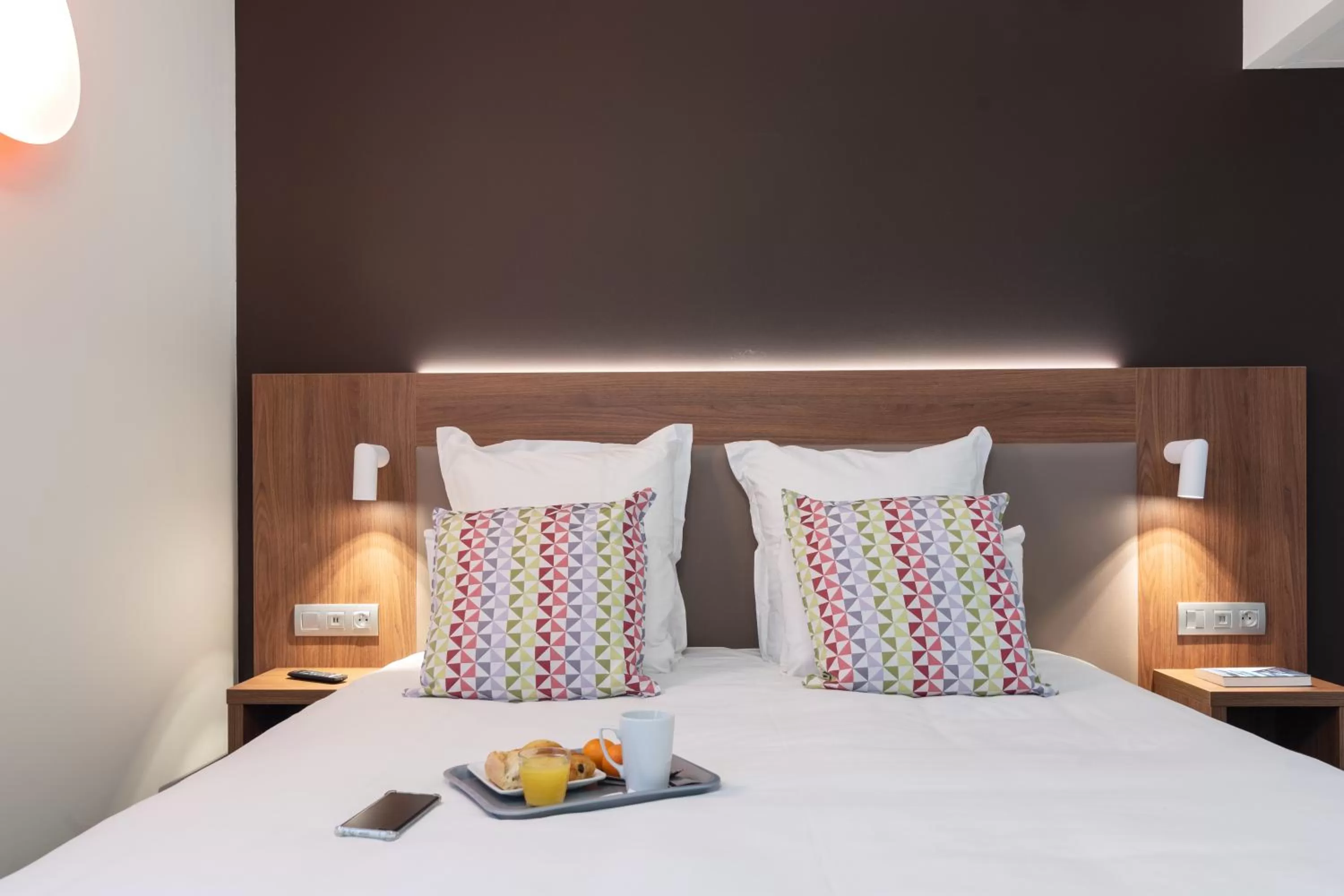 Bedroom, Bed in Campanile Epinal Centre - Gare