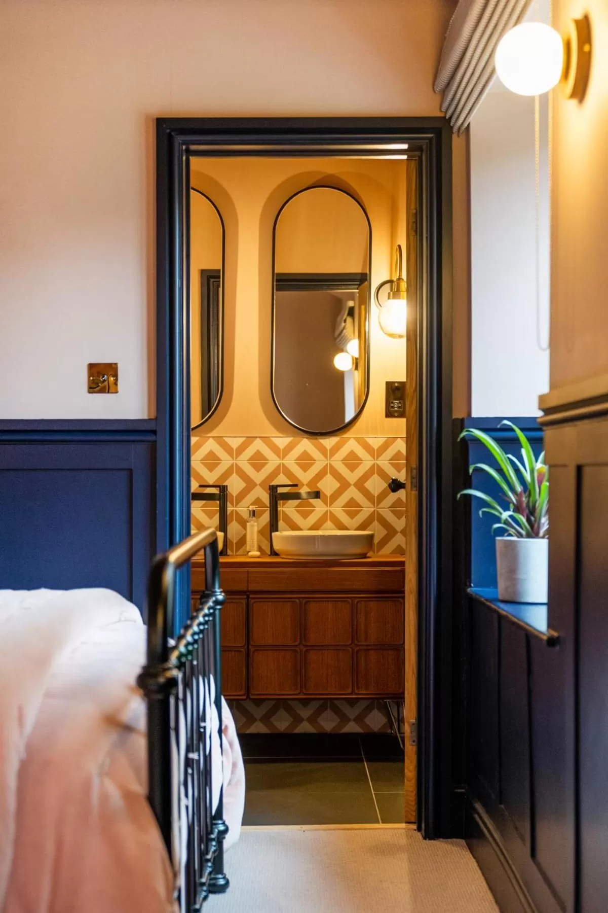 Bedroom, Bed in The Queens Chew Magna