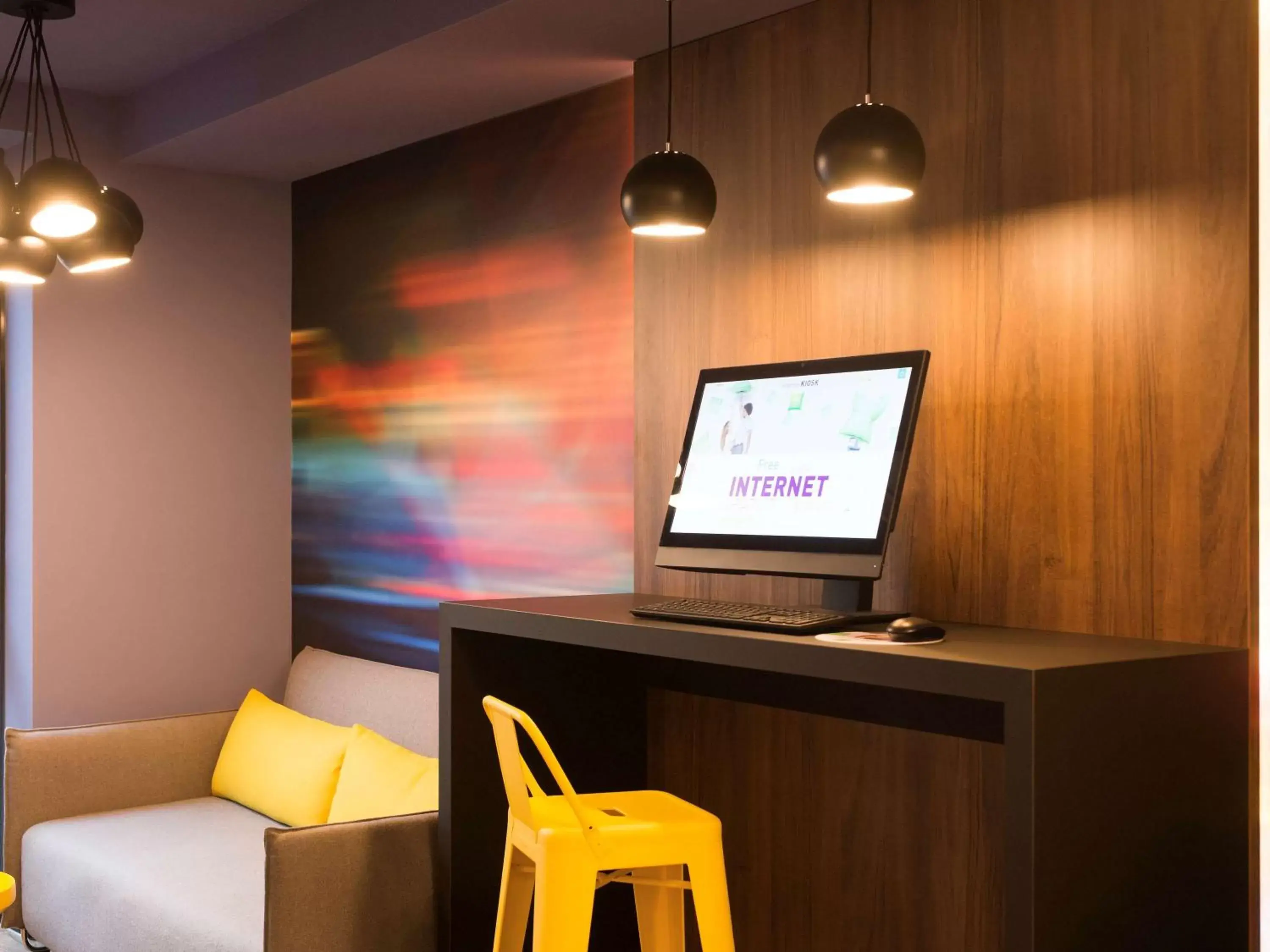 On site, TV/Entertainment Center in ibis Styles Haarlem City