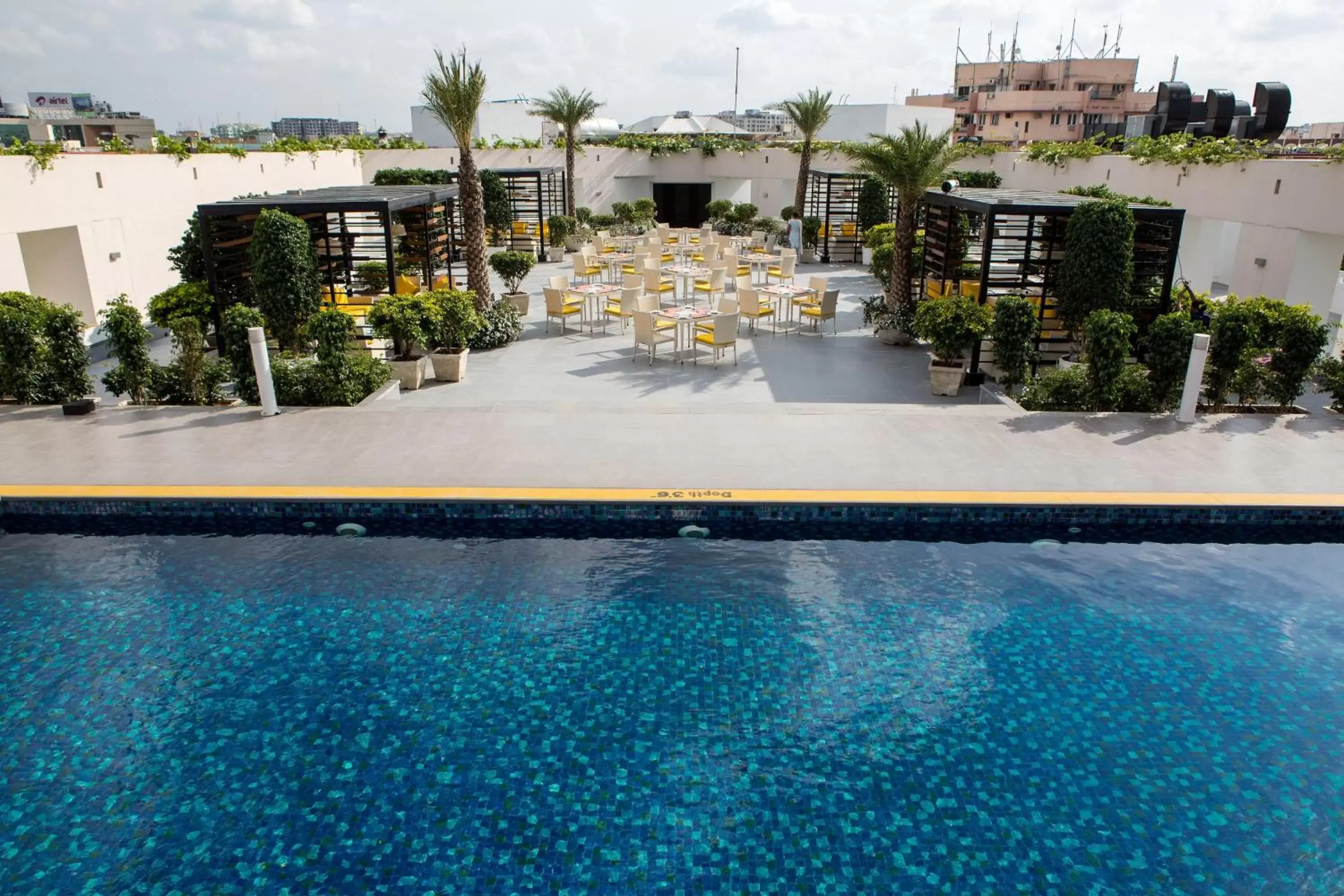 Swimming pool in Marigold Hotel Swimming pool in Marigold Hotel