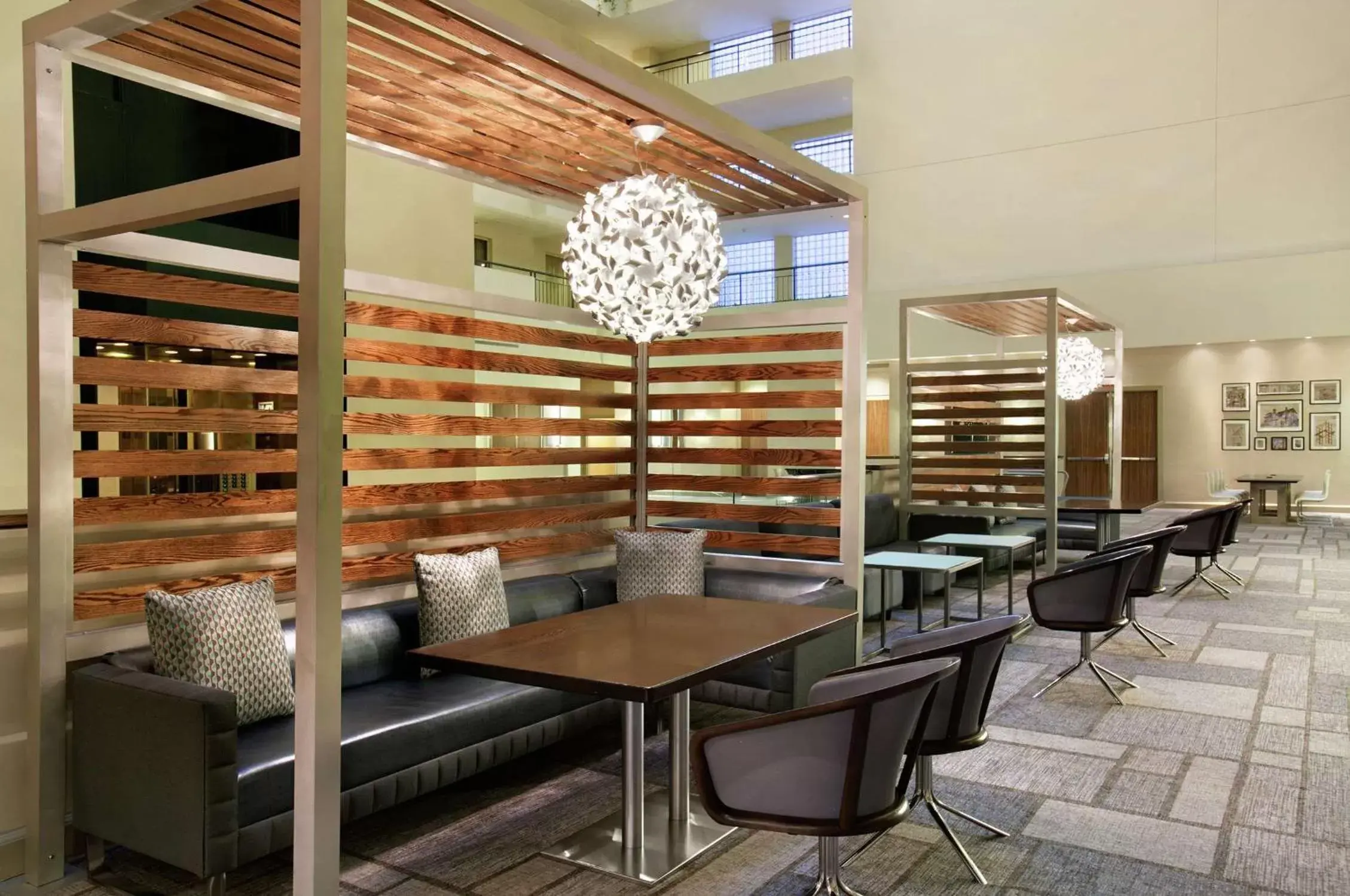 Lobby or reception, Dining Area in DoubleTree Suites by Hilton Hotel Boston - Cambridge
