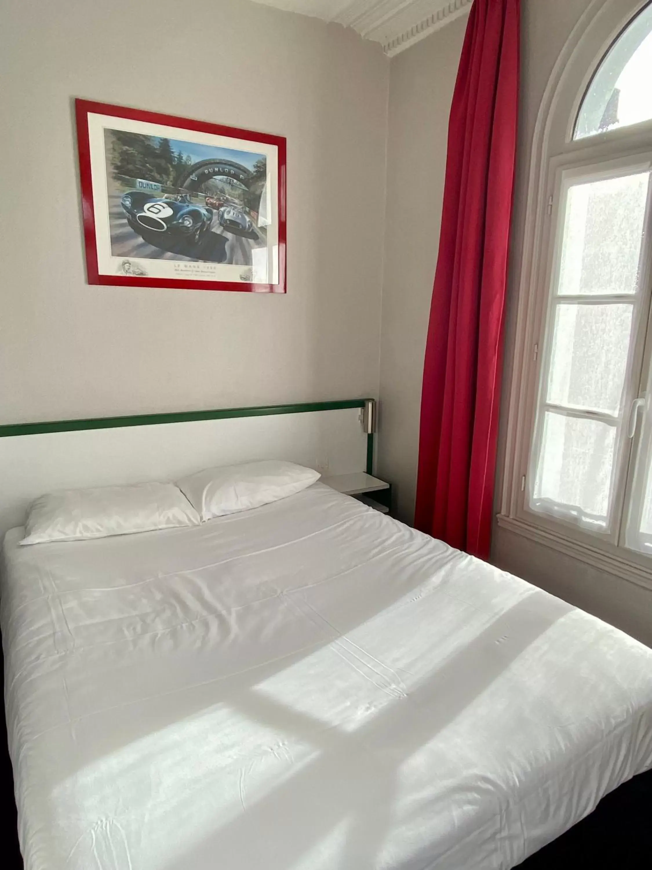 Bedroom, Bed in Hôtel Céline - Hôtel de la Gare