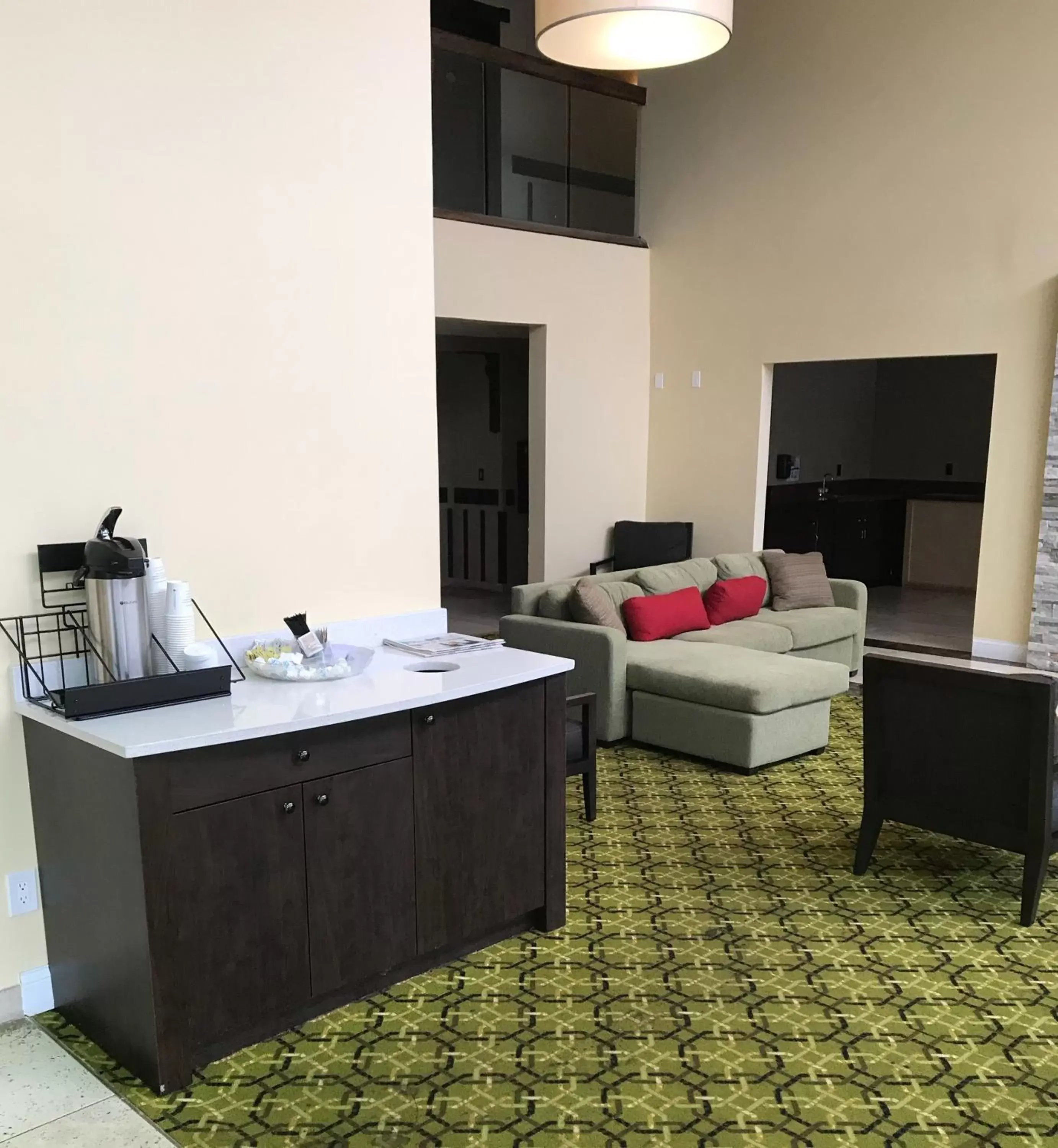 Lobby or reception in Days Inn & Suites by Wyndham Rochester Hills MI