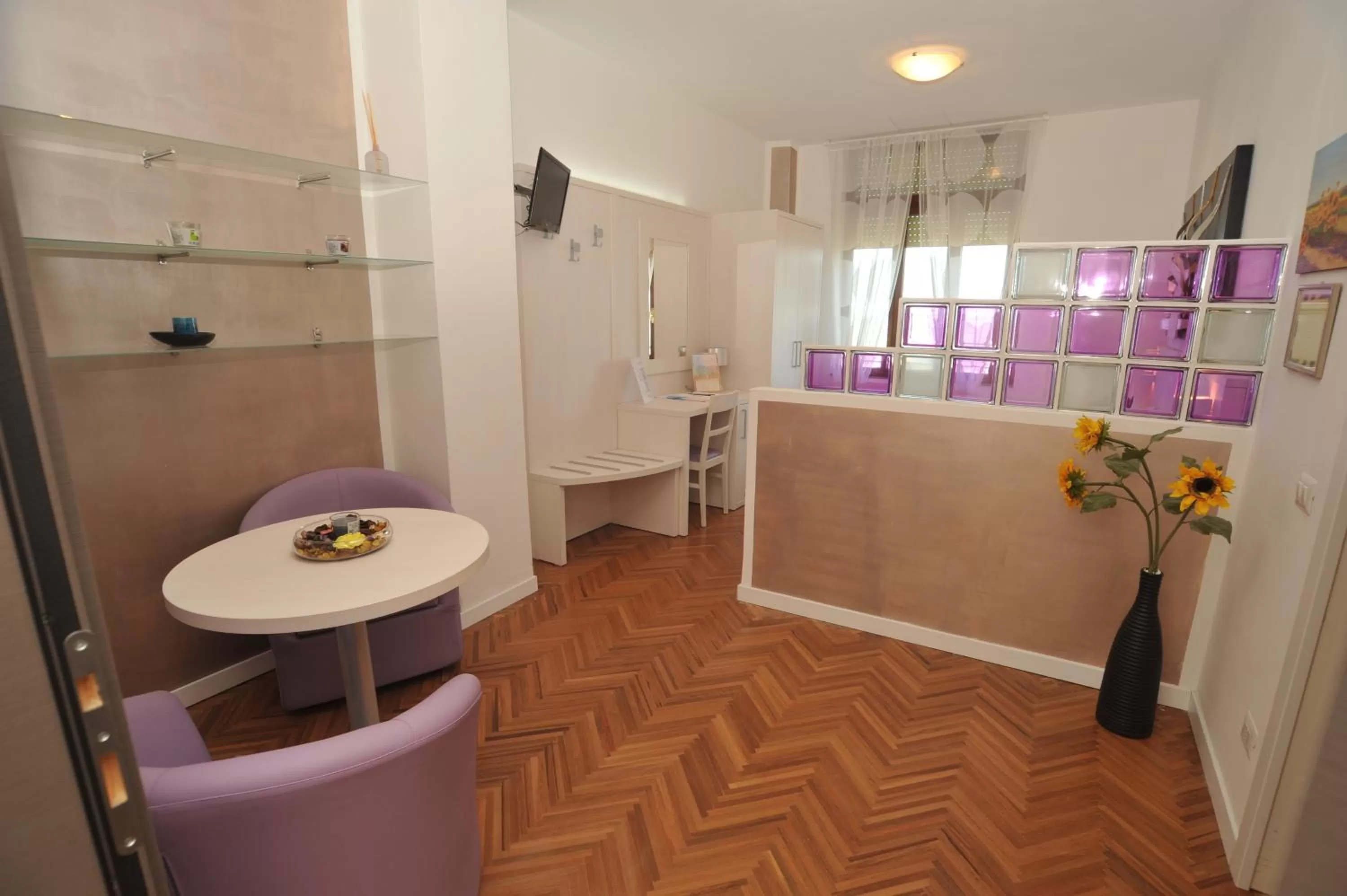 Photo of the whole room in Hotel Astoria