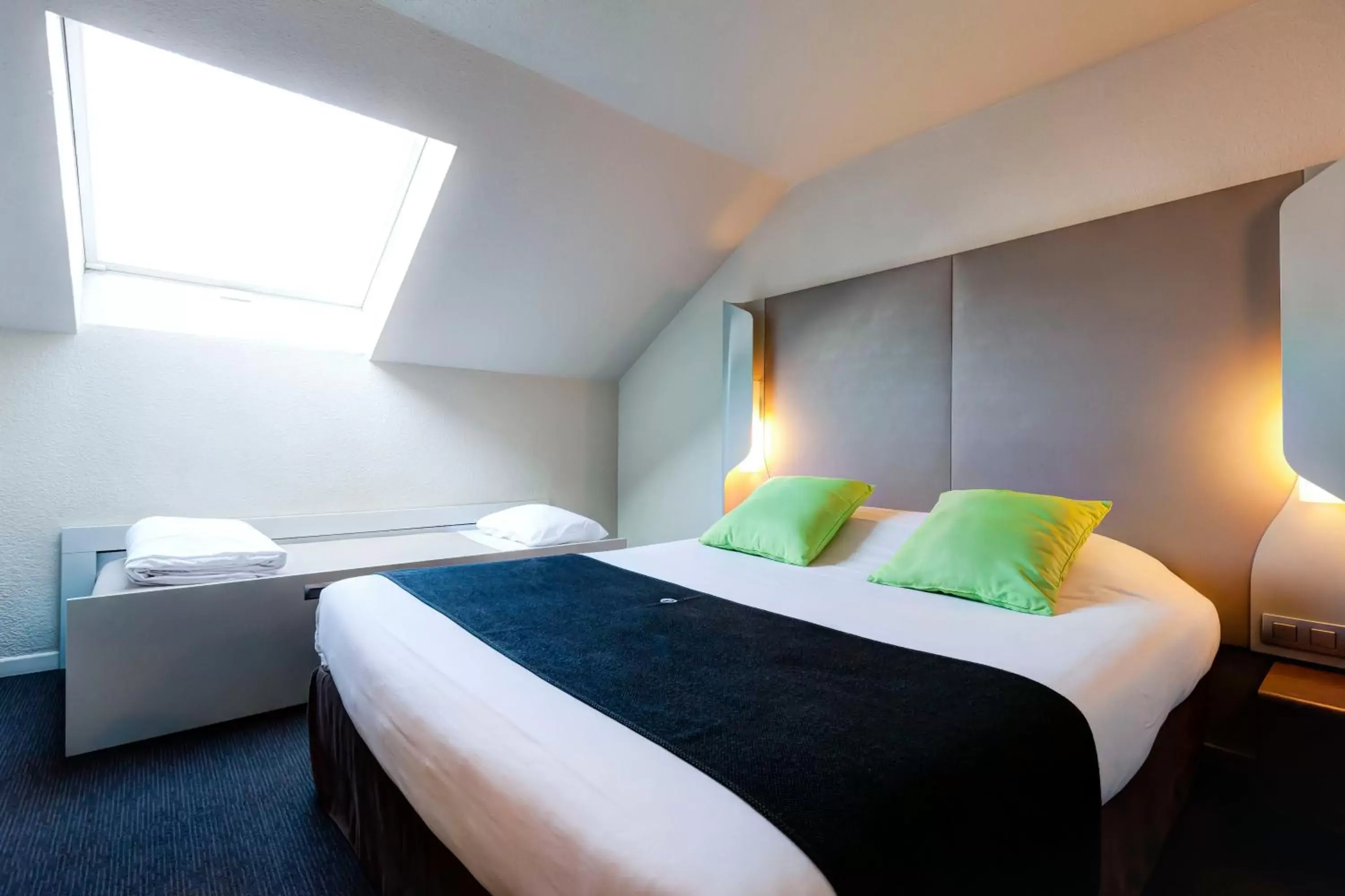 Bed, Room Photo in Campanile Evry Ouest - Corbeil Essonnes