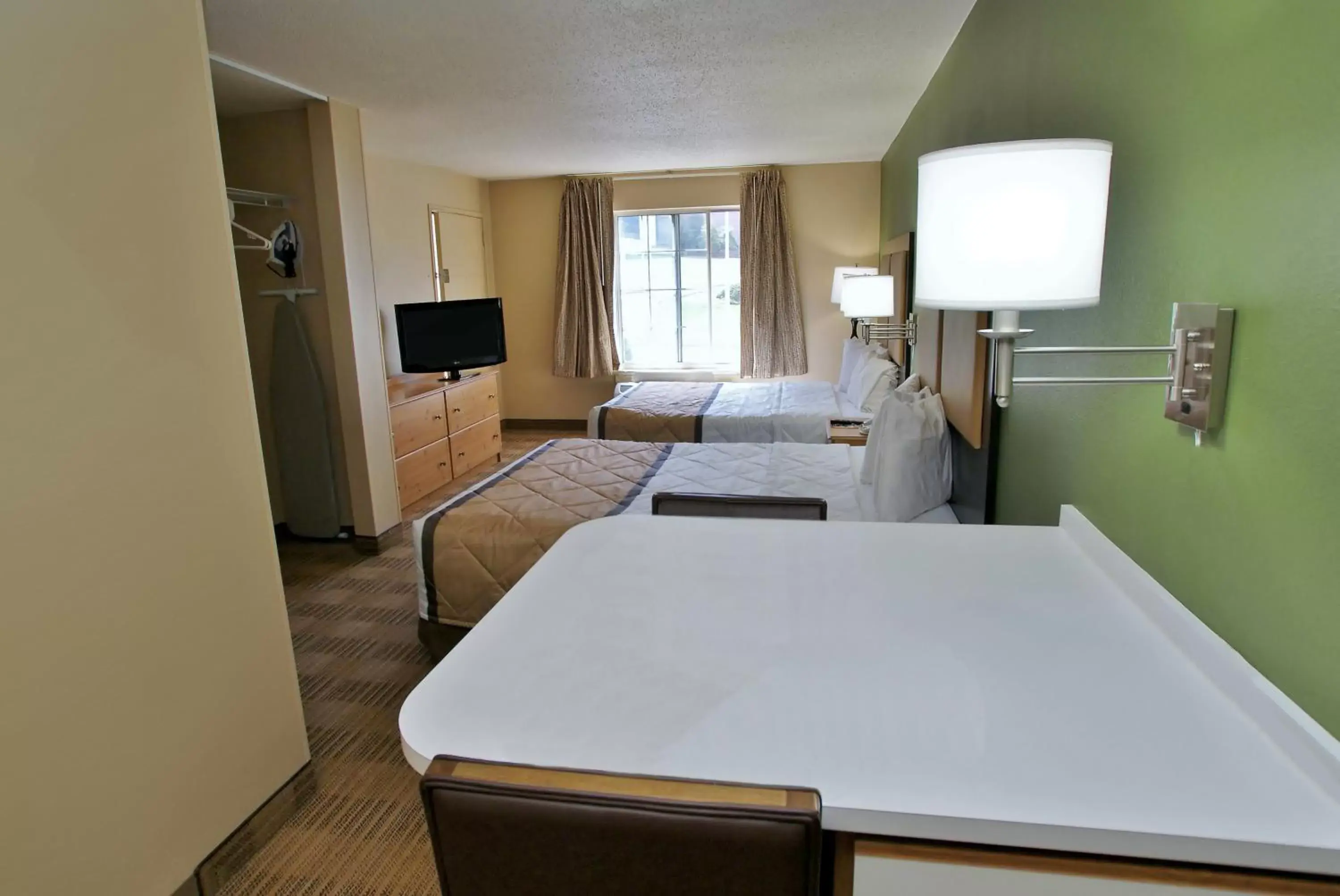 Bed in Extended Stay America Suites - Orange County - Irvine Spectrum