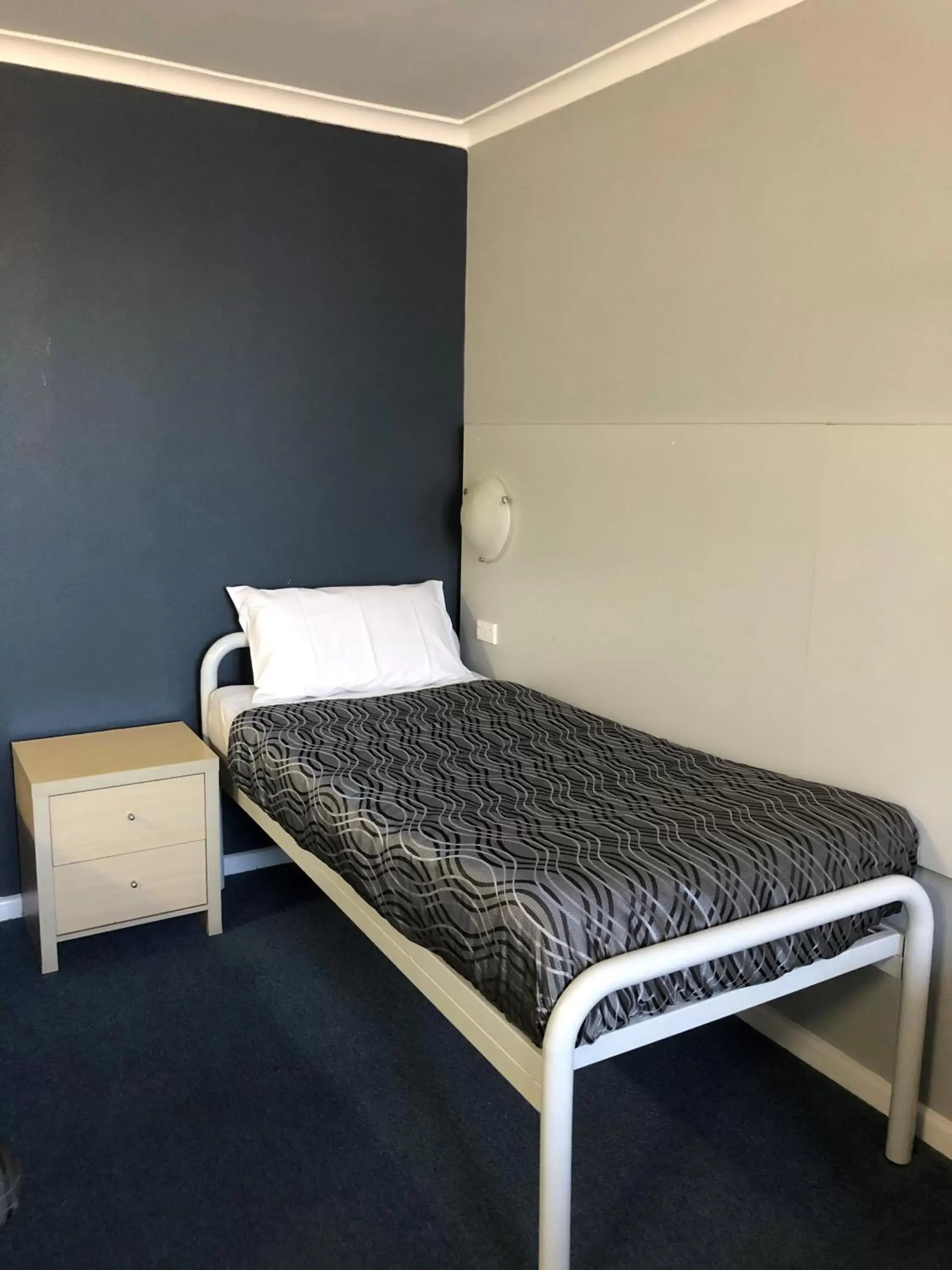Bed in Flinders Motel